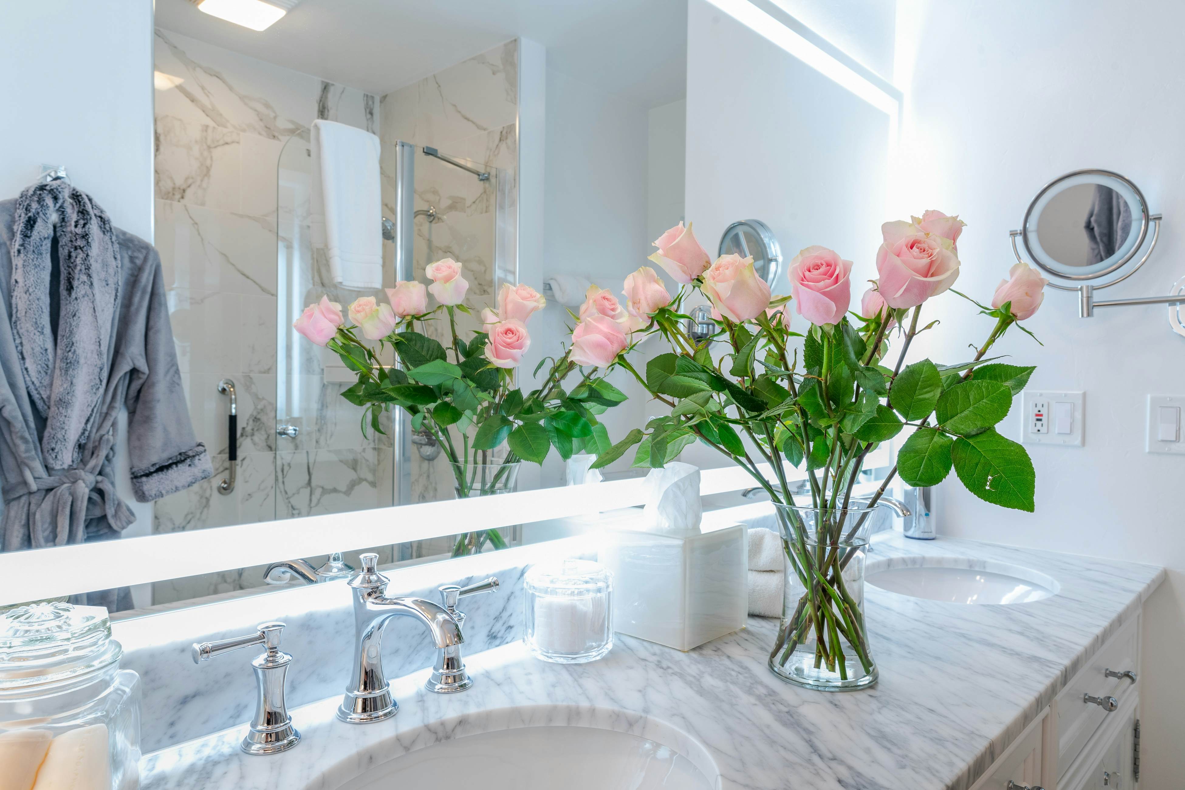 Cozy Oceanfront European Cottage-Deck & Fire Pit