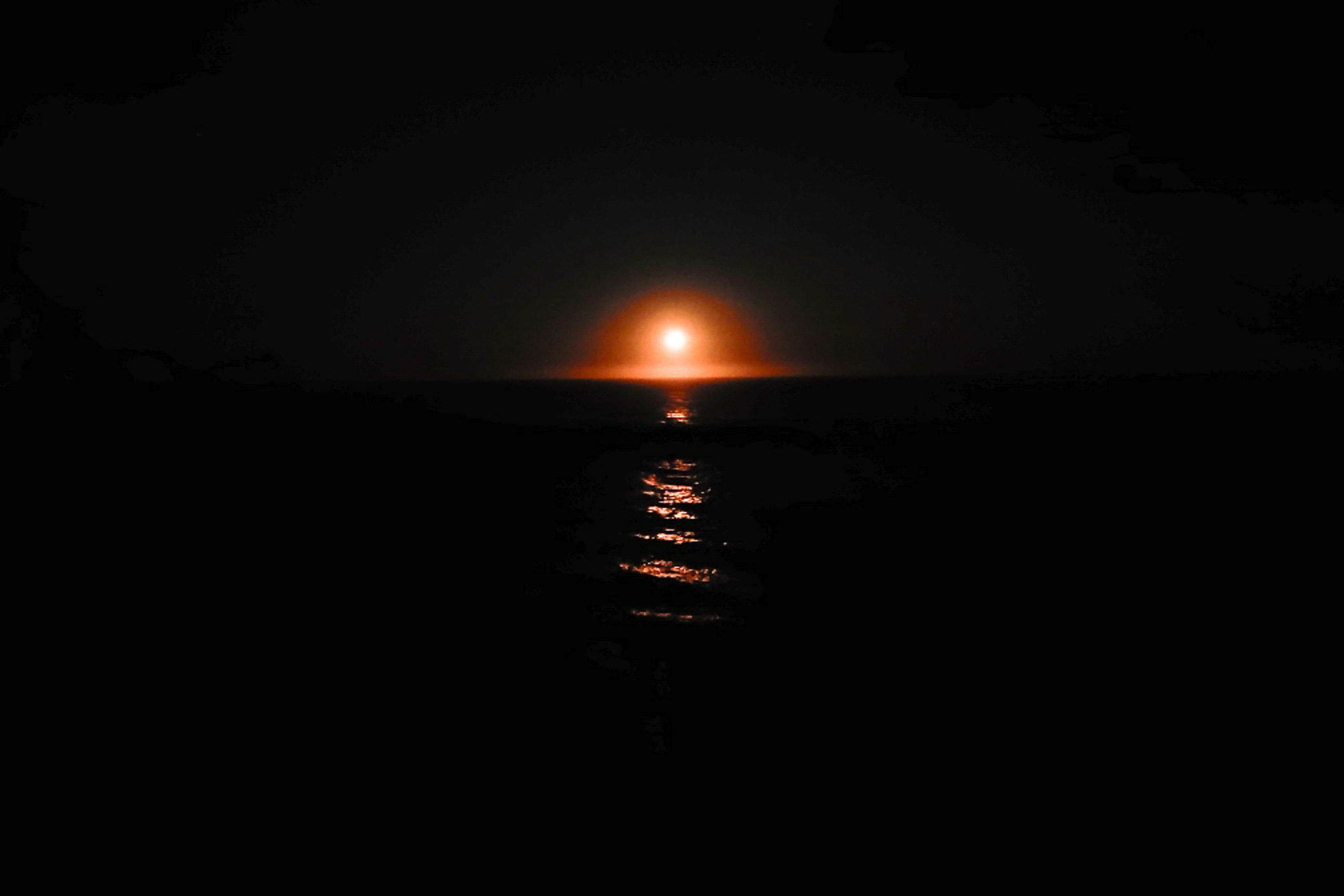 Cozy Oceanfront European Cottage-Deck & Fire Pit