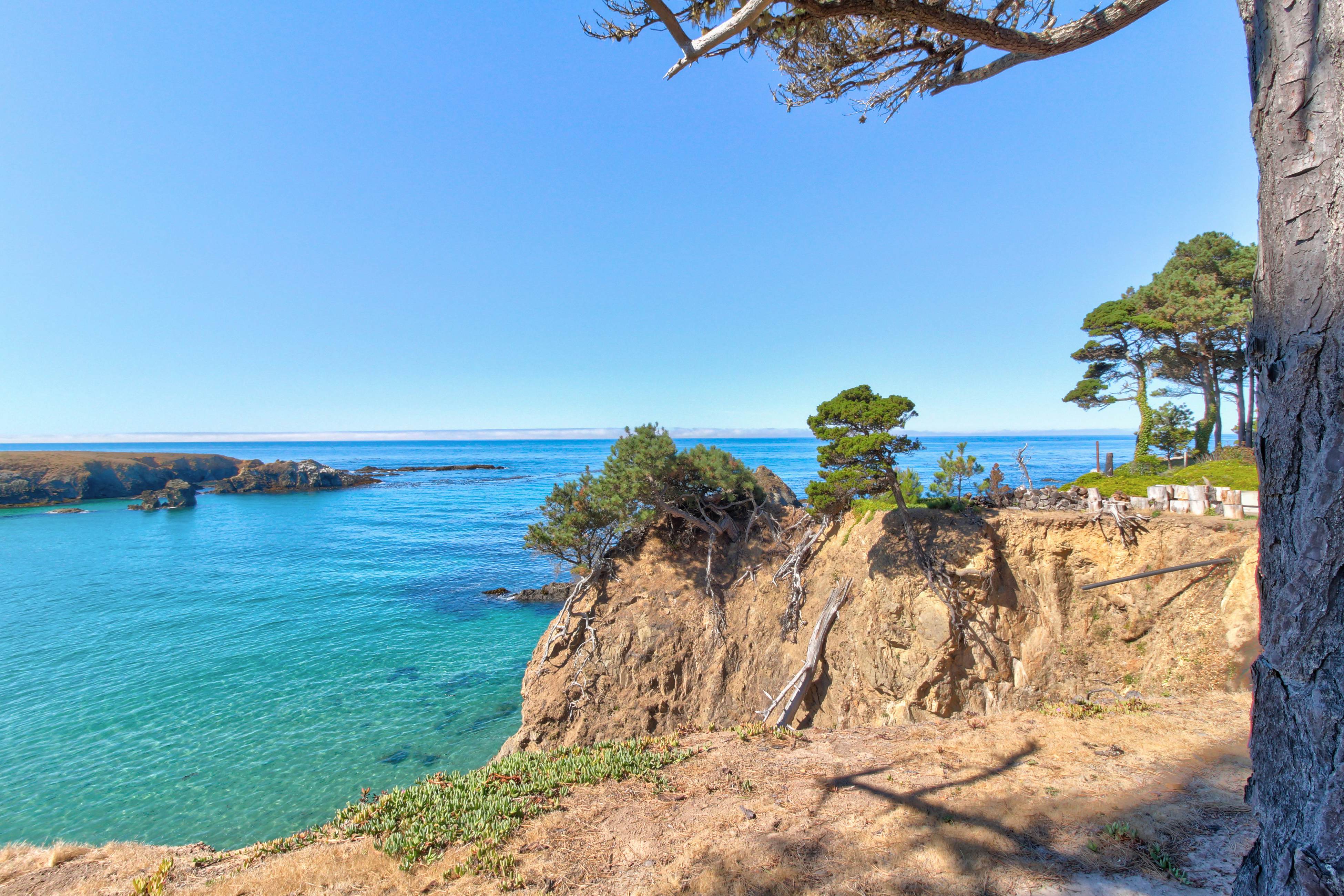 Cozy Oceanfront European Cottage-Deck & Fire Pit