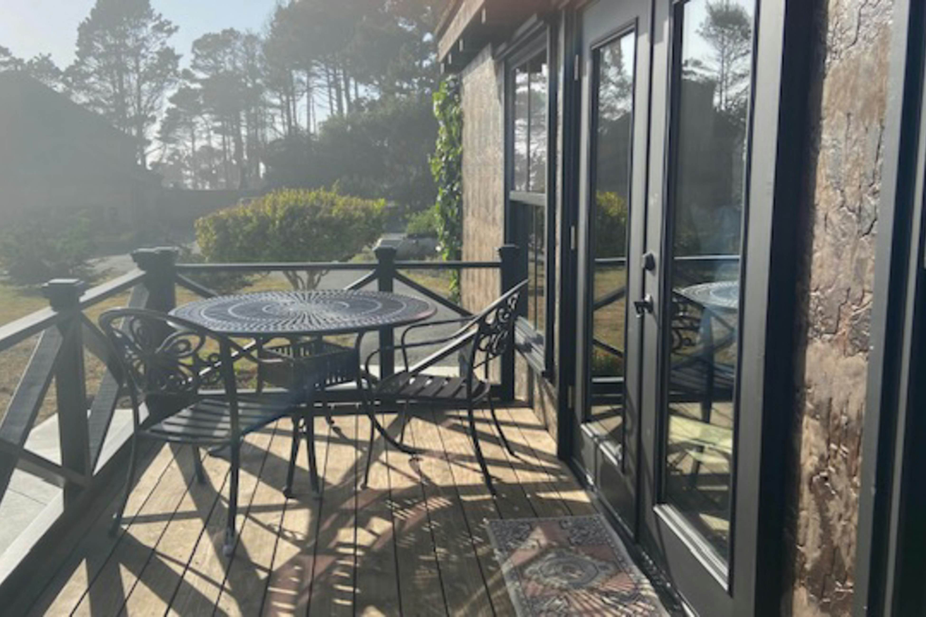 Cozy Oceanfront European Cottage-Deck & Fire Pit