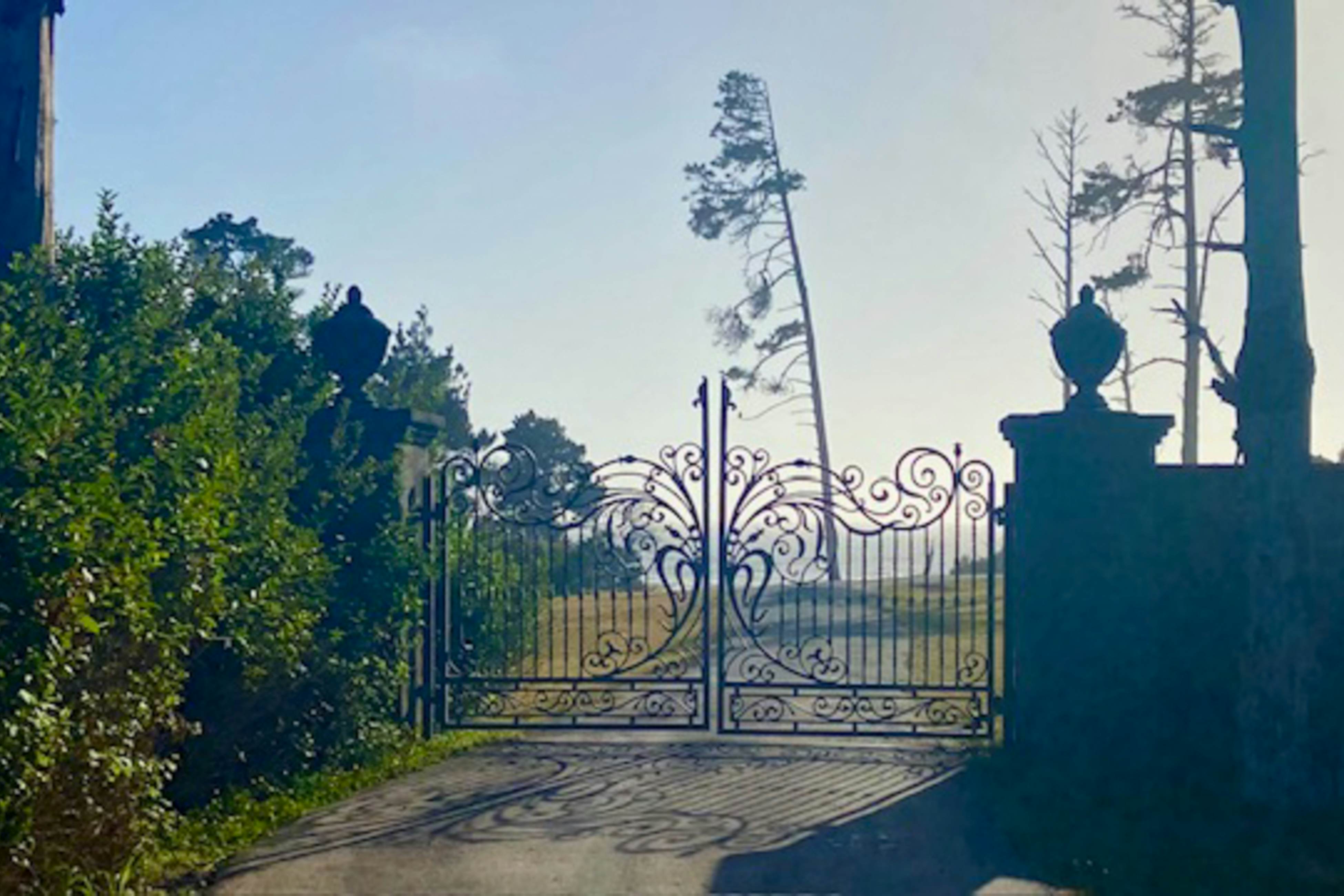 Cozy Oceanfront European Cottage-Deck & Fire Pit