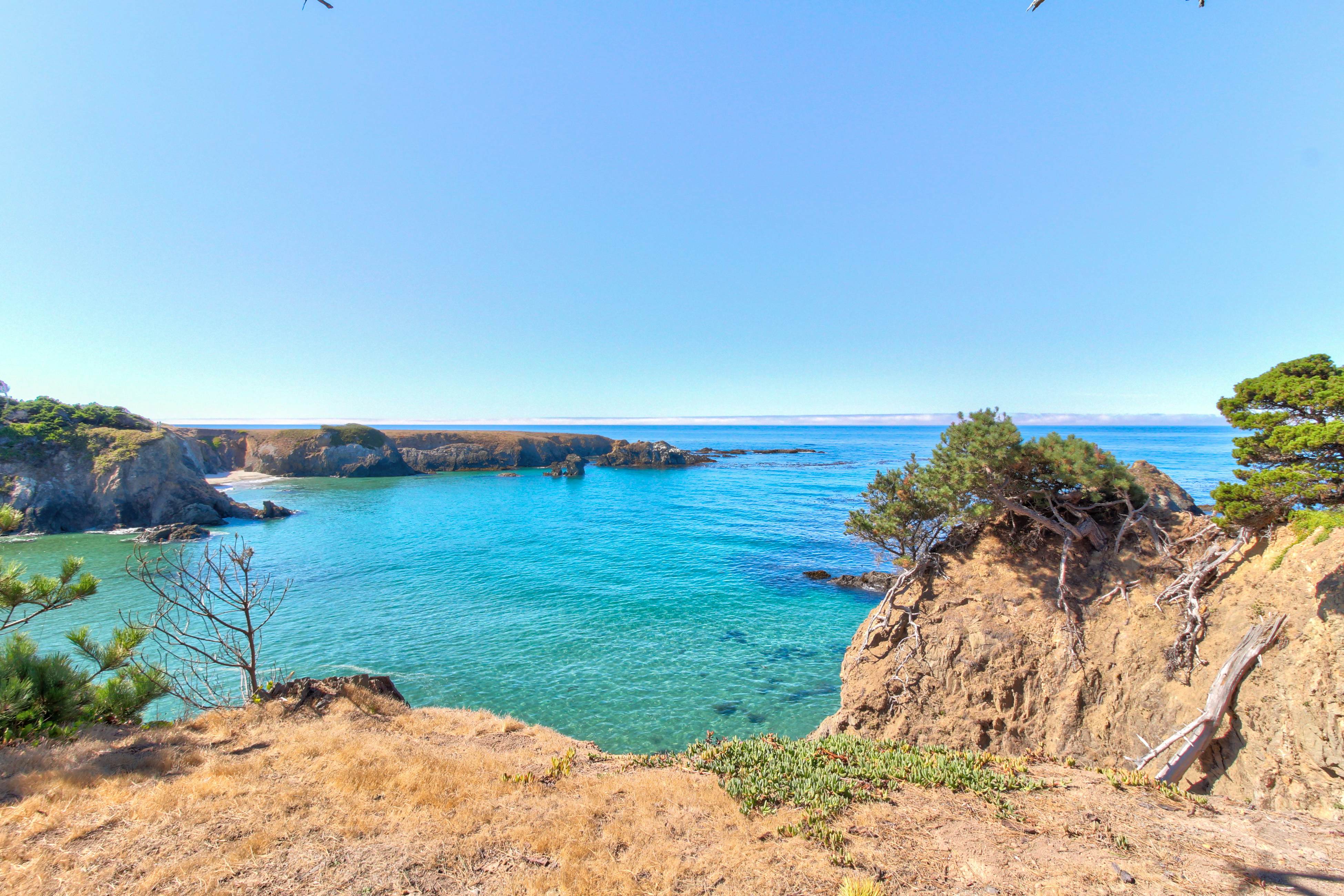 Cozy Oceanfront European Cottage-Deck & Fire Pit