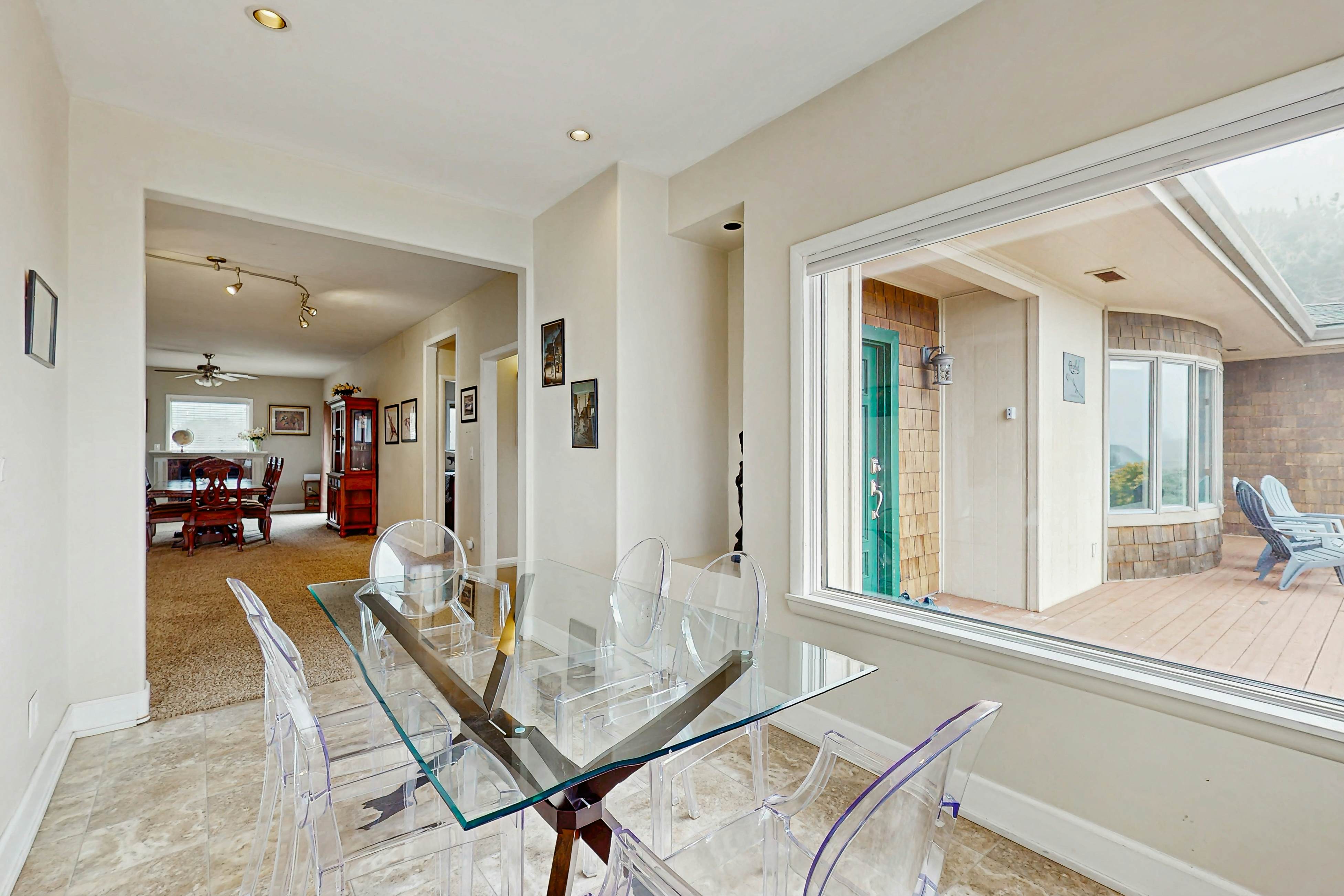 Large Luxury Home - Ocean View, Hot tub, Game Room