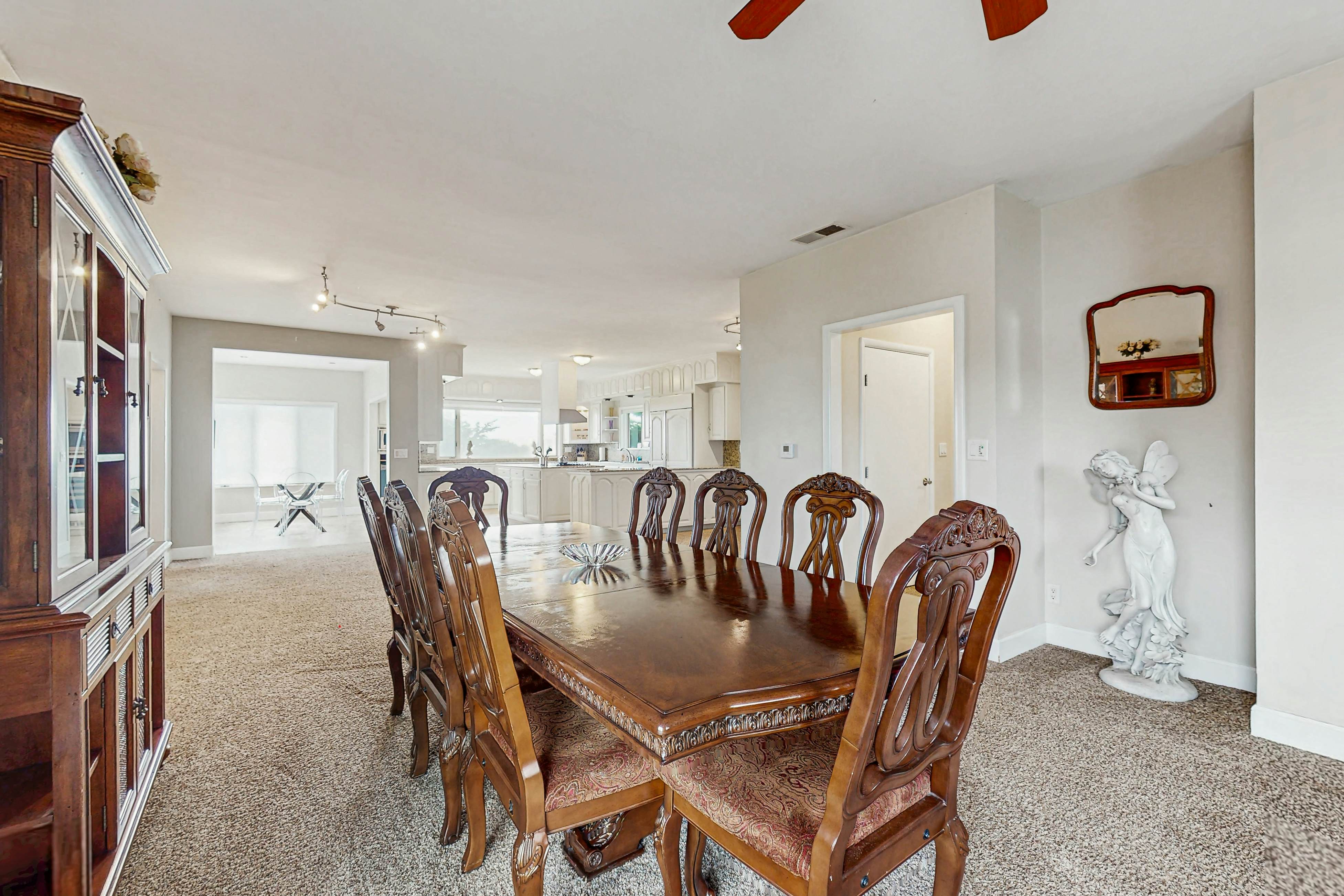 Large Luxury Home - Ocean View, Hot tub, Game Room