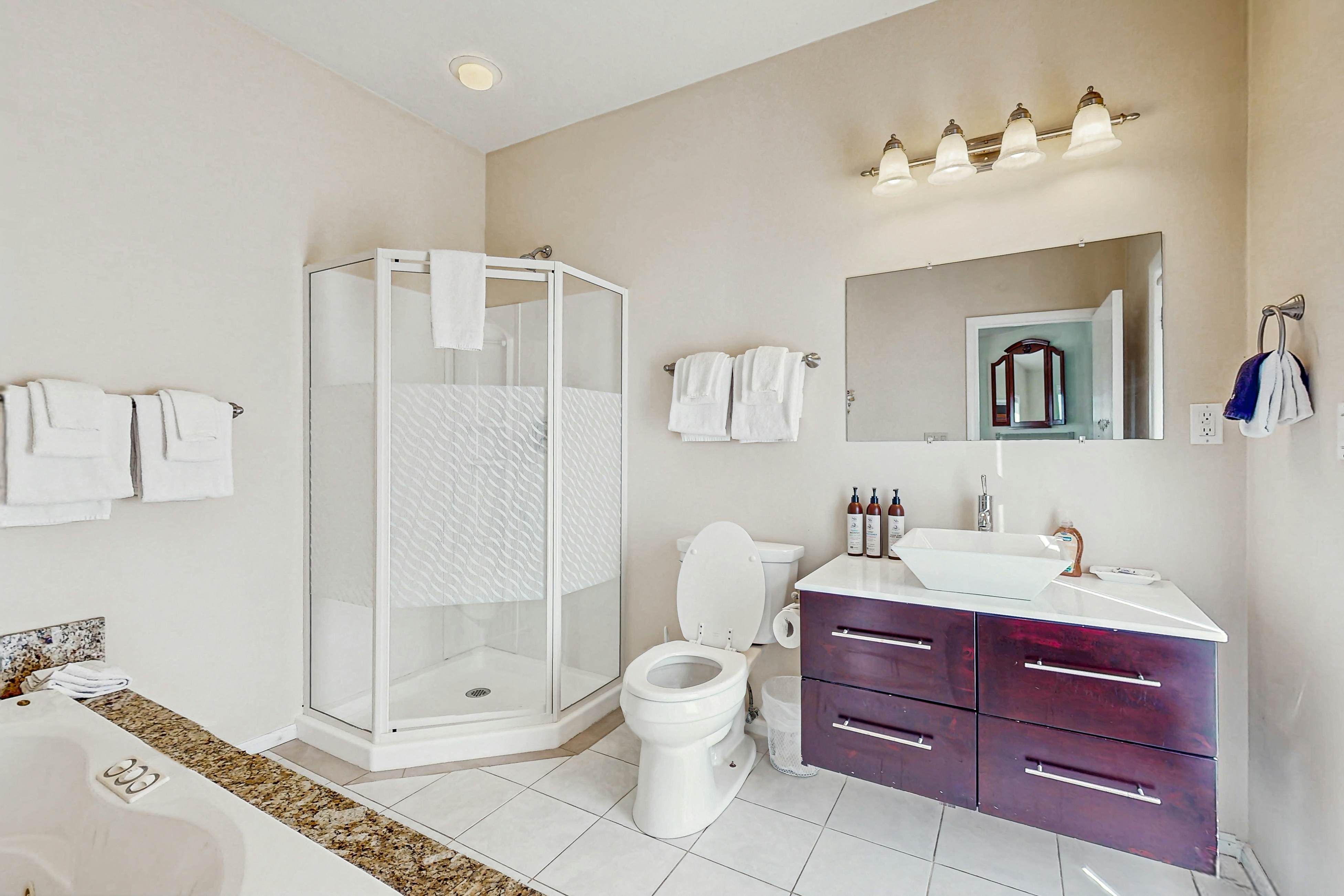 Large Luxury Home - Ocean View, Hot tub, Game Room