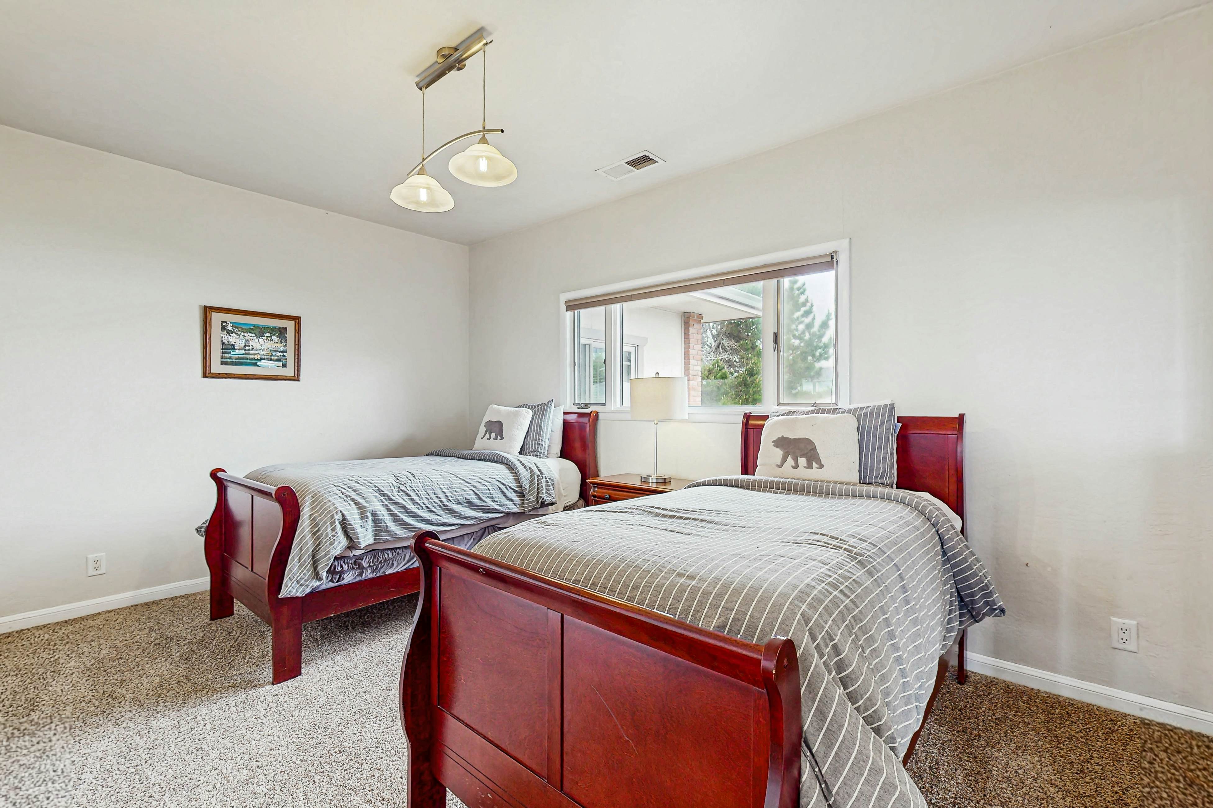 Large Luxury Home - Ocean View, Hot tub, Game Room