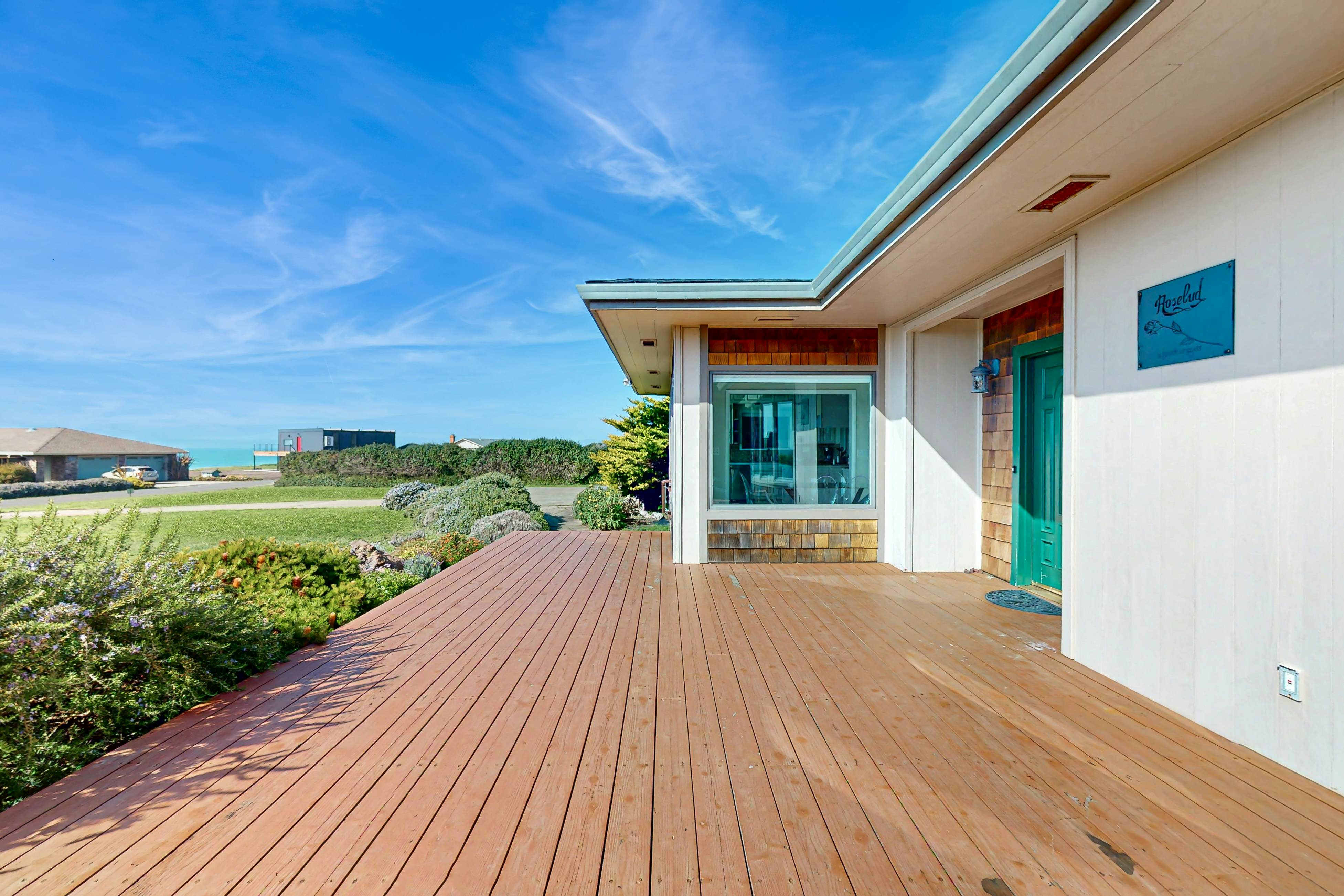 Large Luxury Home - Ocean View, Hot tub, Game Room