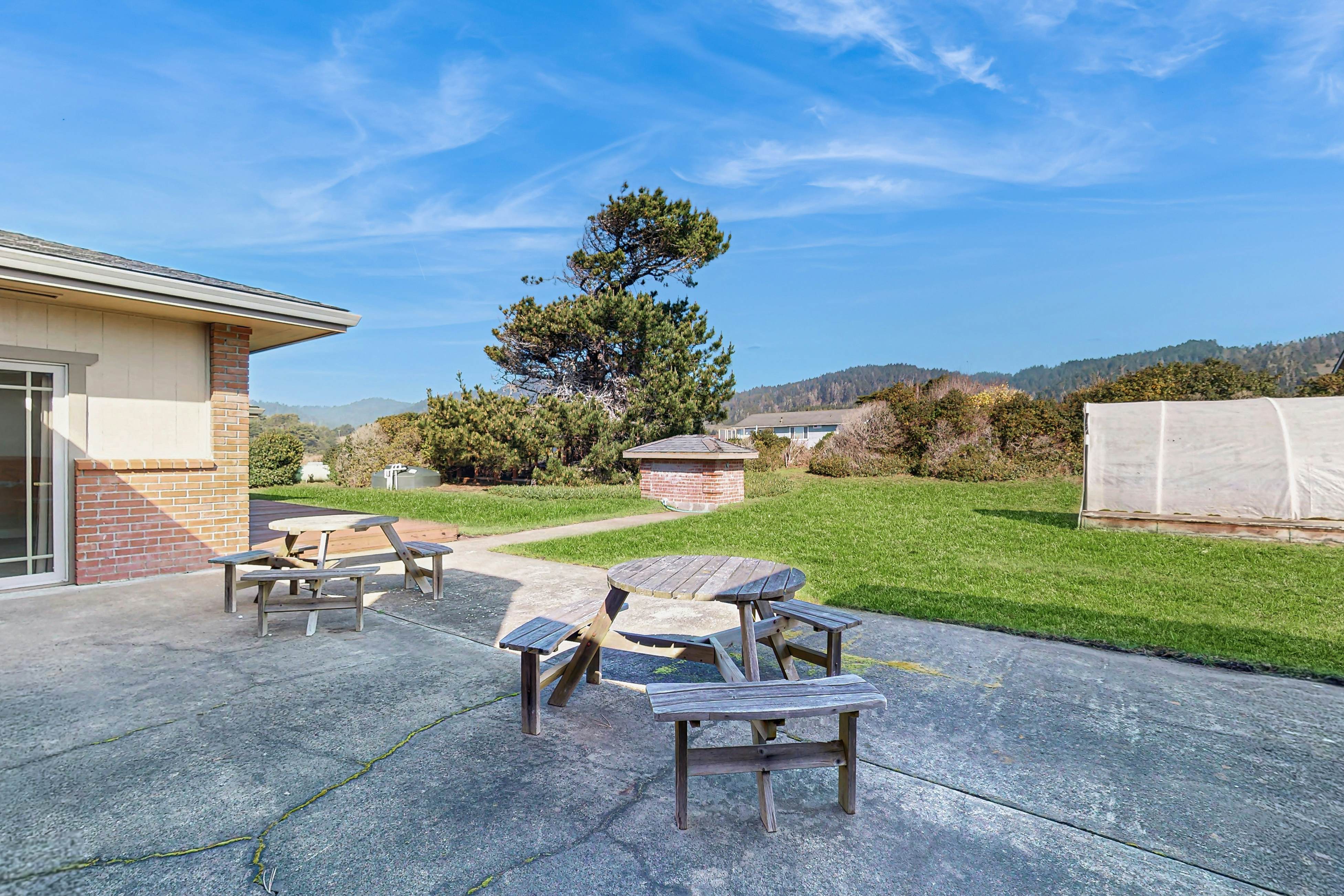 Large Luxury Home - Ocean View, Hot tub, Game Room