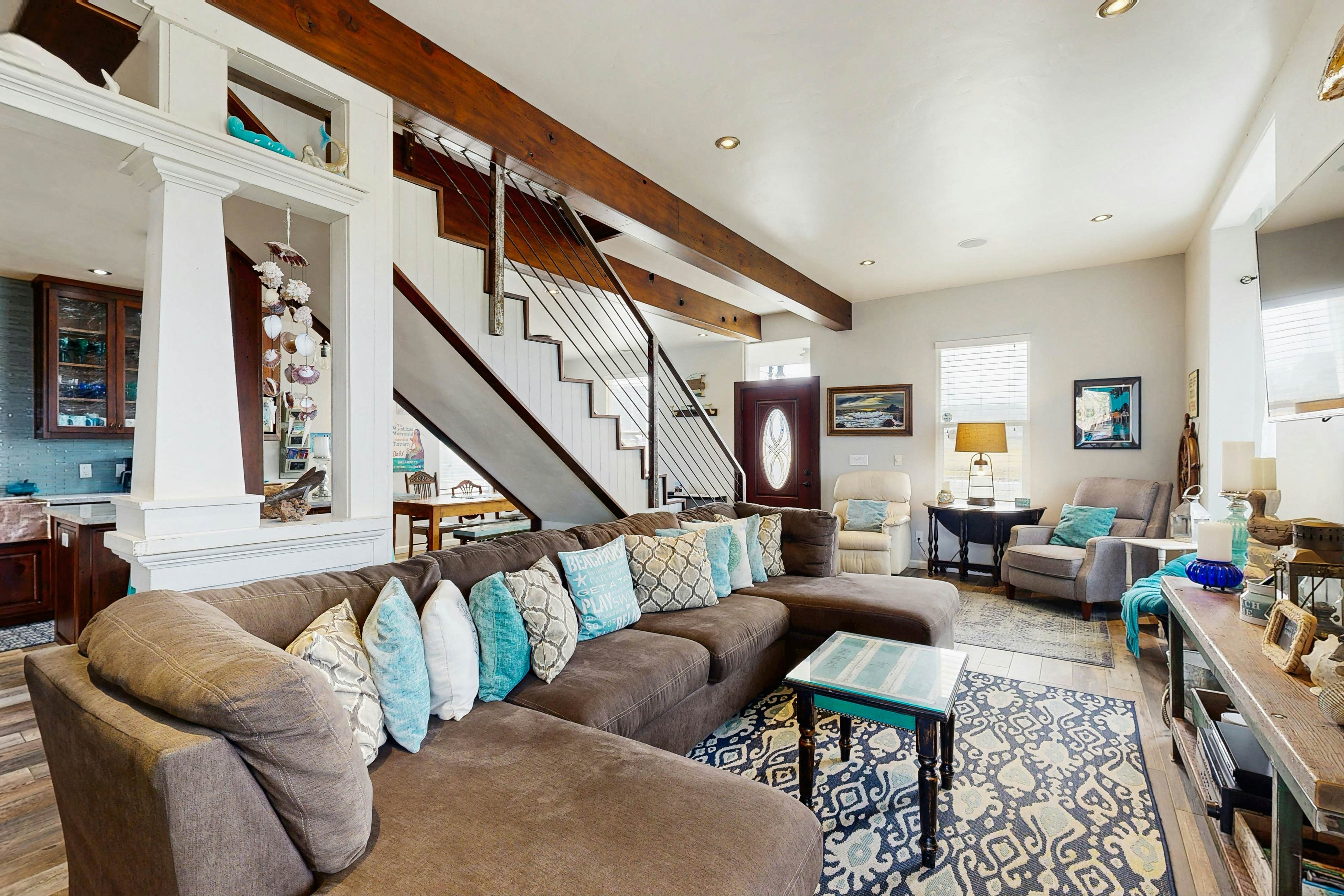 Mermaid Manor - Hot Tub & Steps to the Beach