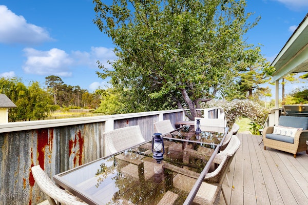 Mermaid Manor - Hot Tub & Steps to the Beach