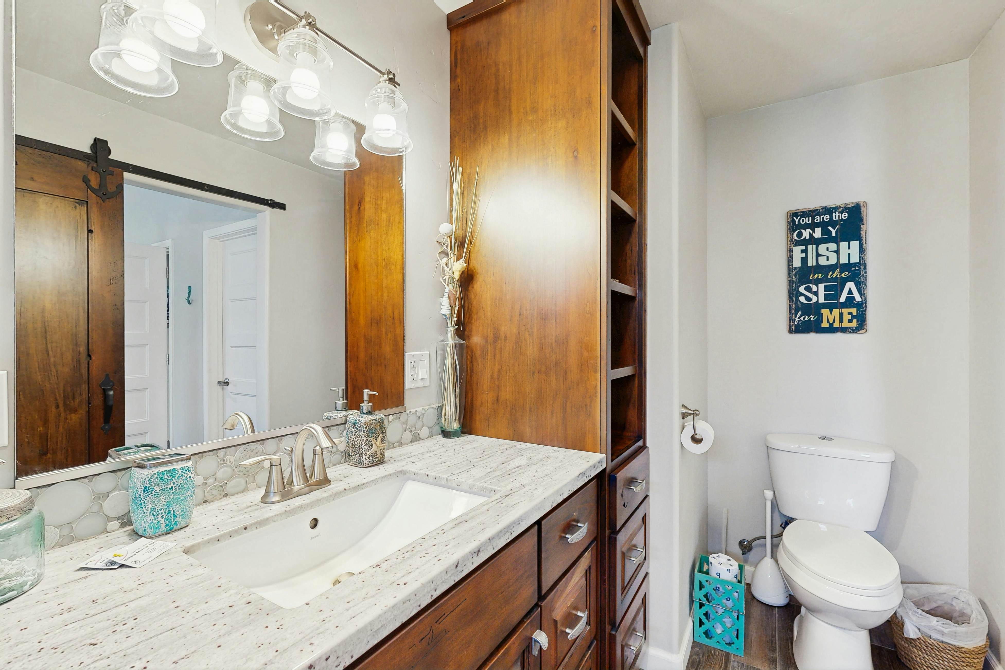 Mermaid Manor - Hot Tub & Steps to the Beach