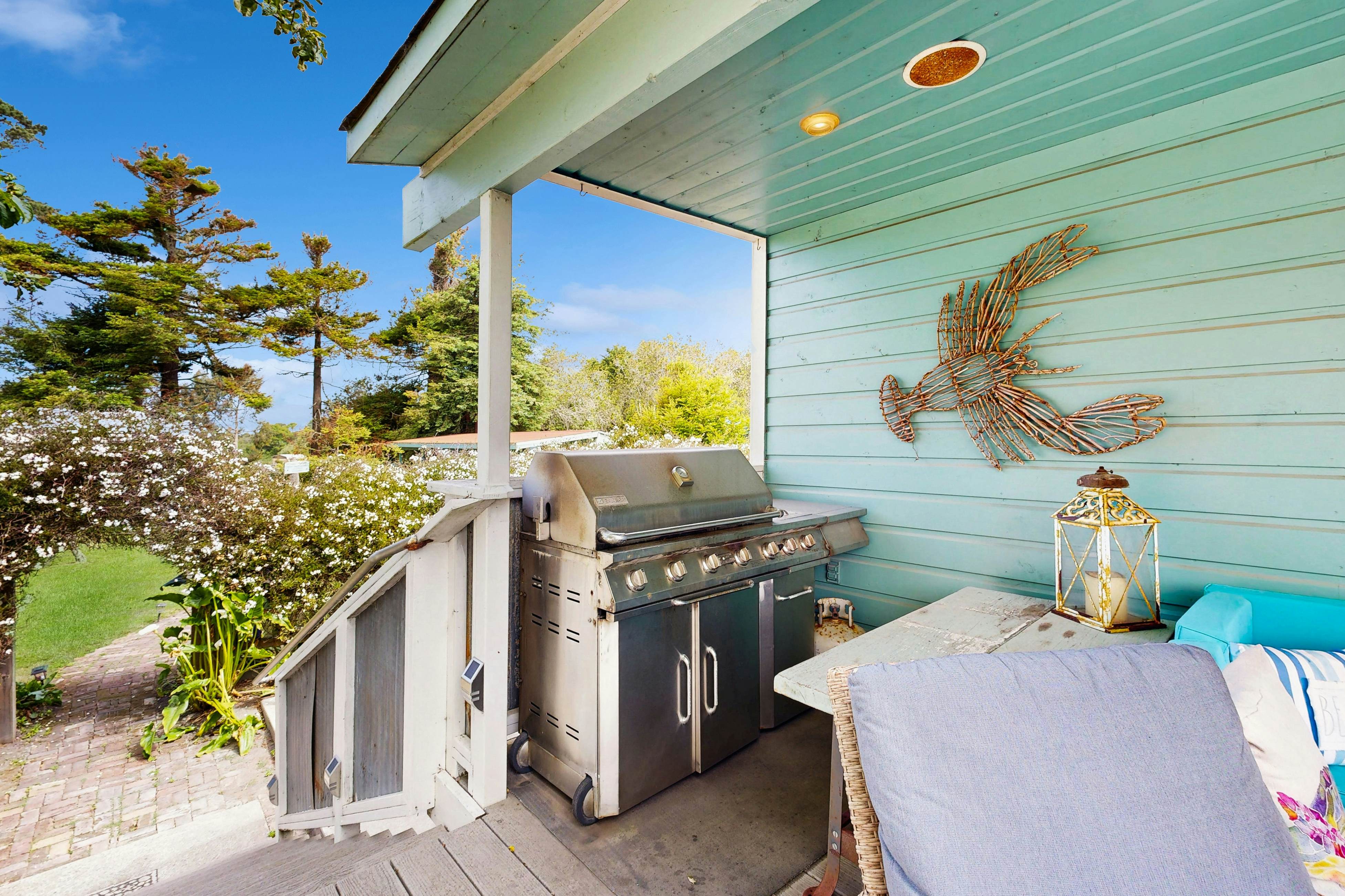 Mermaid Manor - Hot Tub & Steps to the Beach