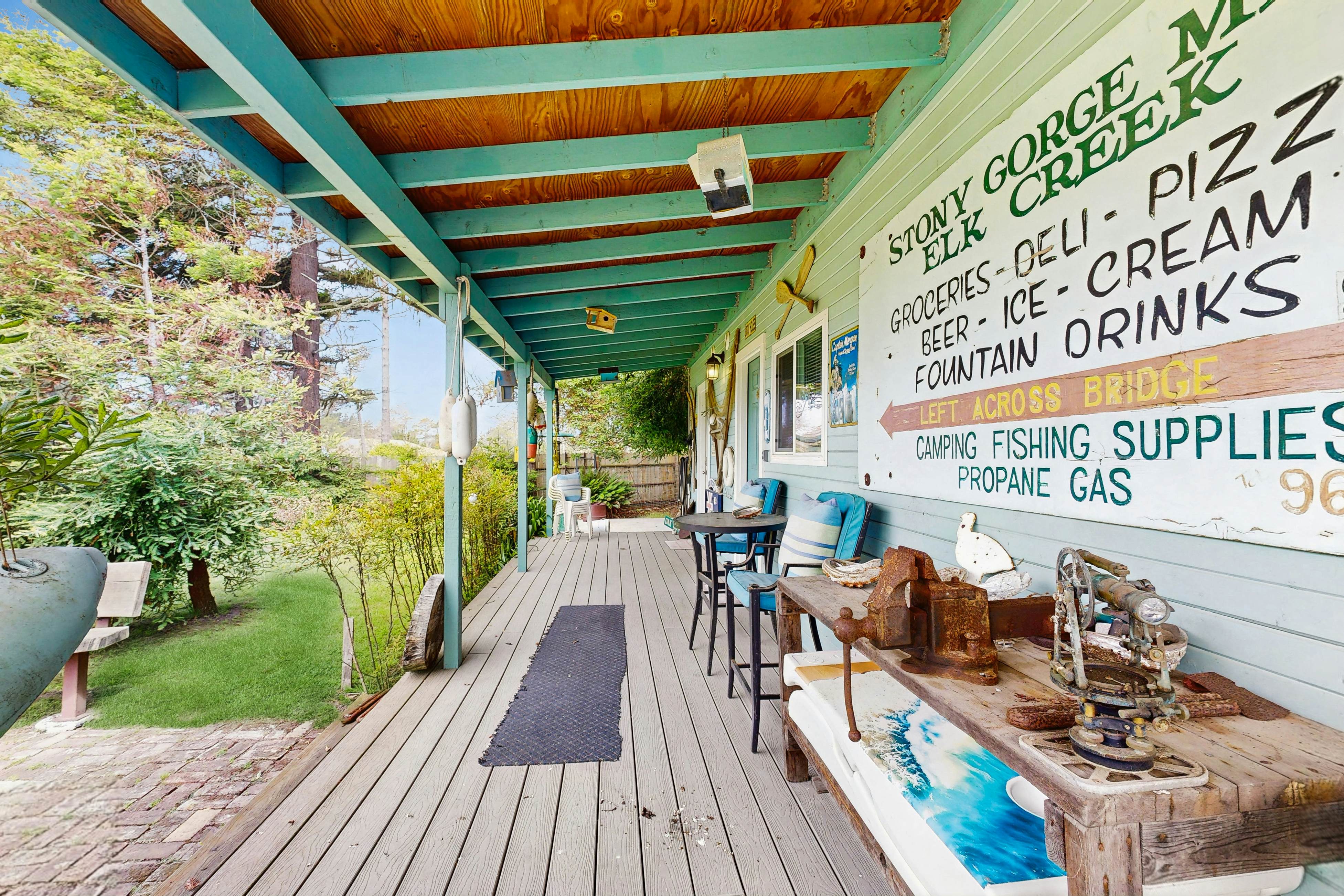 Mermaid Manor - Hot Tub & Steps to the Beach