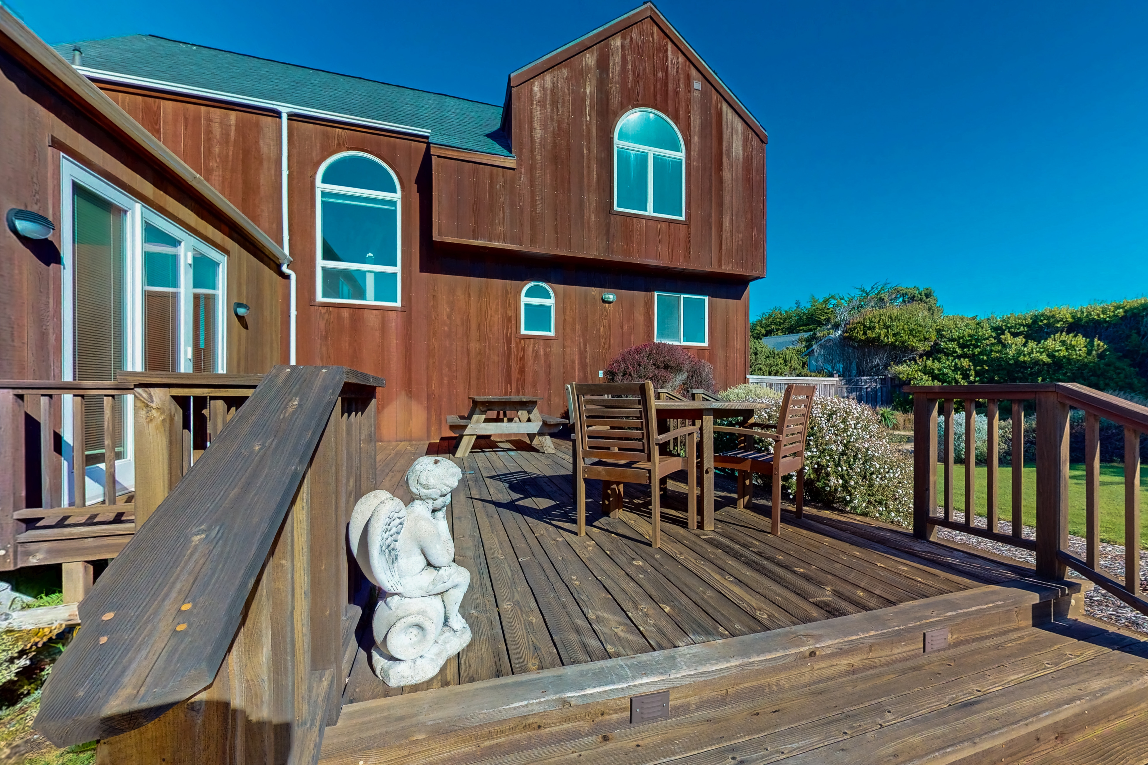 Gorgeous Waterfront home with easy Beach Access