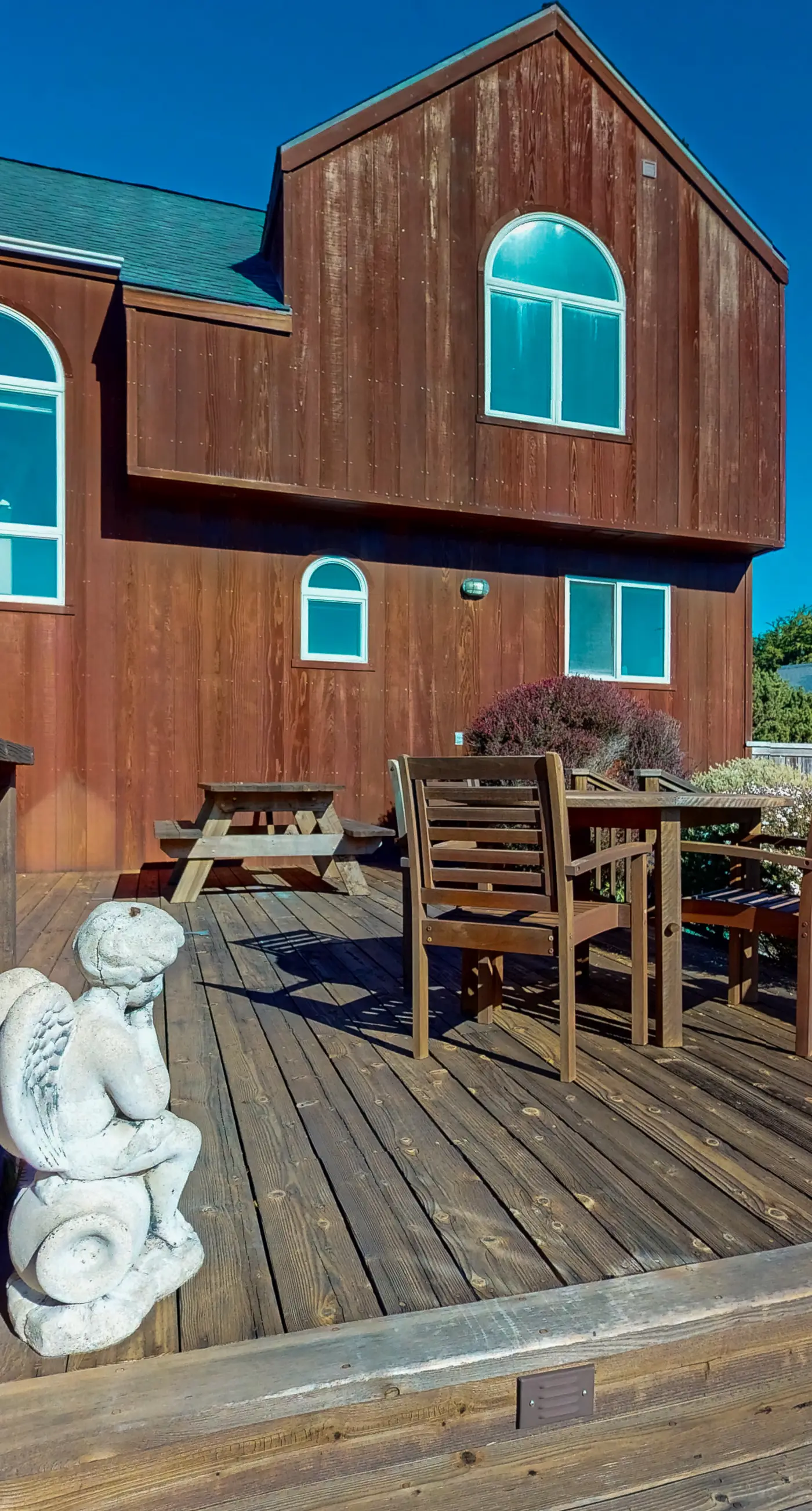 Gorgeous Waterfront home with easy Beach Access
