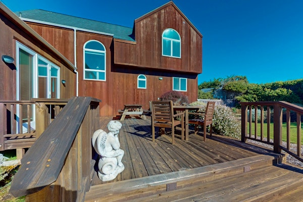 Gorgeous Waterfront home with easy Beach Access