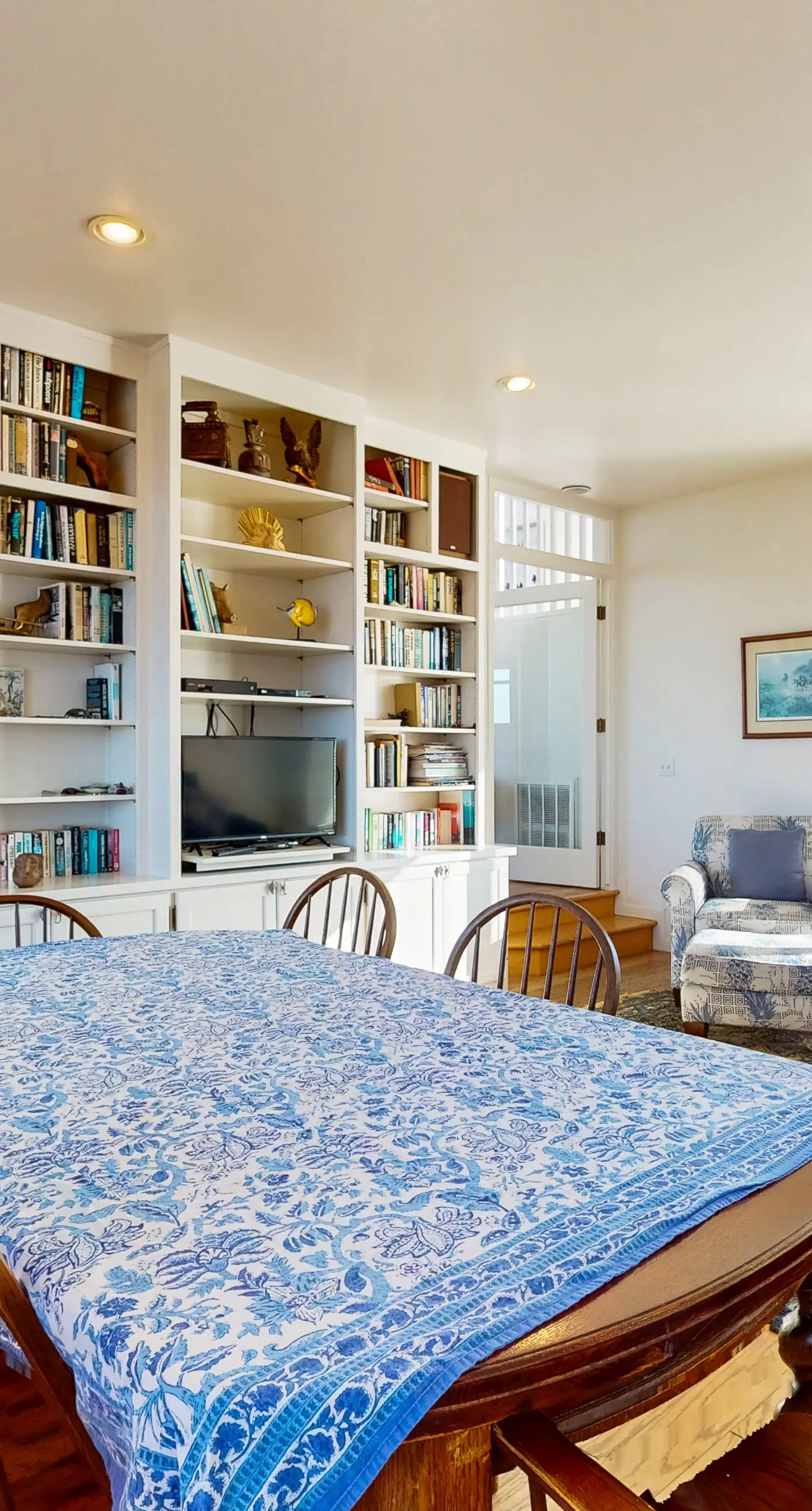 Gorgeous Waterfront home with easy Beach Access
