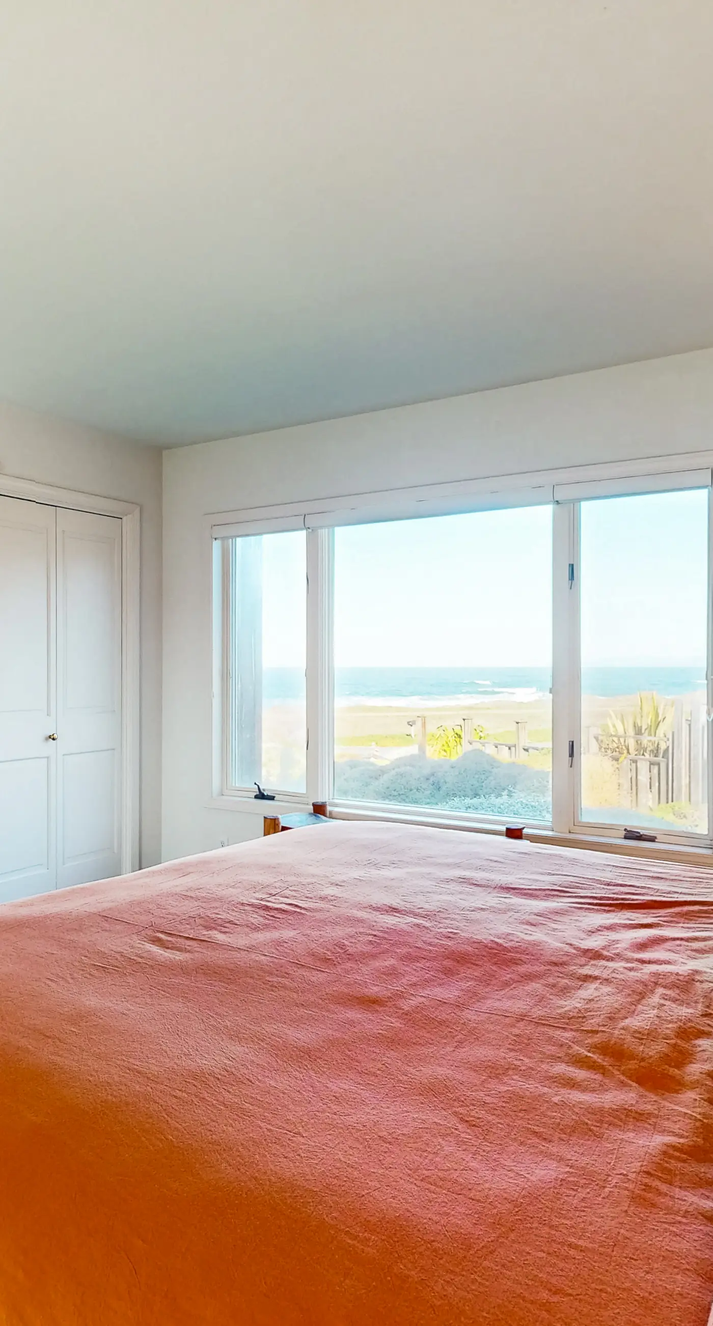 Gorgeous Waterfront home with easy Beach Access