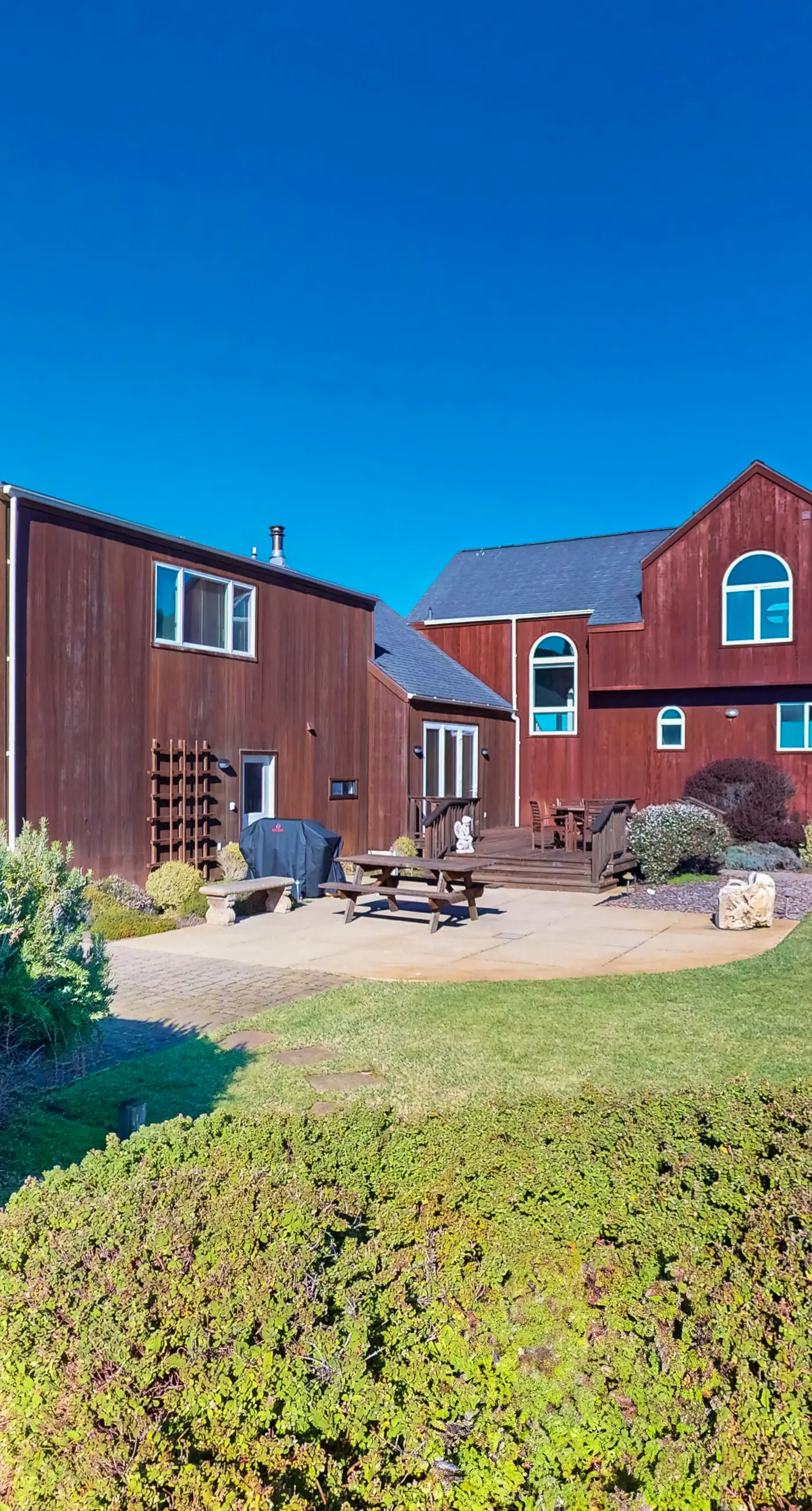 Gorgeous Waterfront home with easy Beach Access