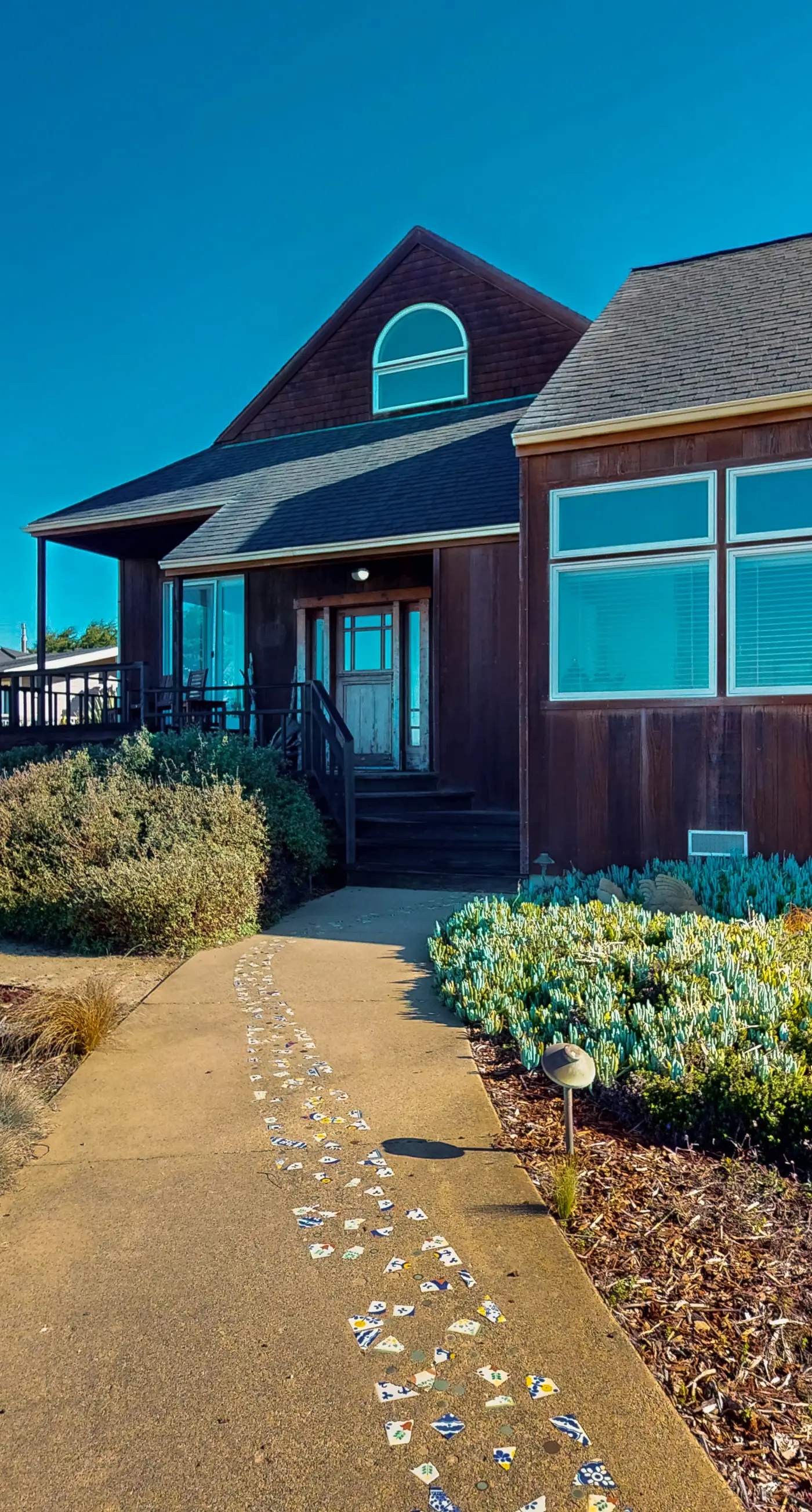 Gorgeous Waterfront home with easy Beach Access