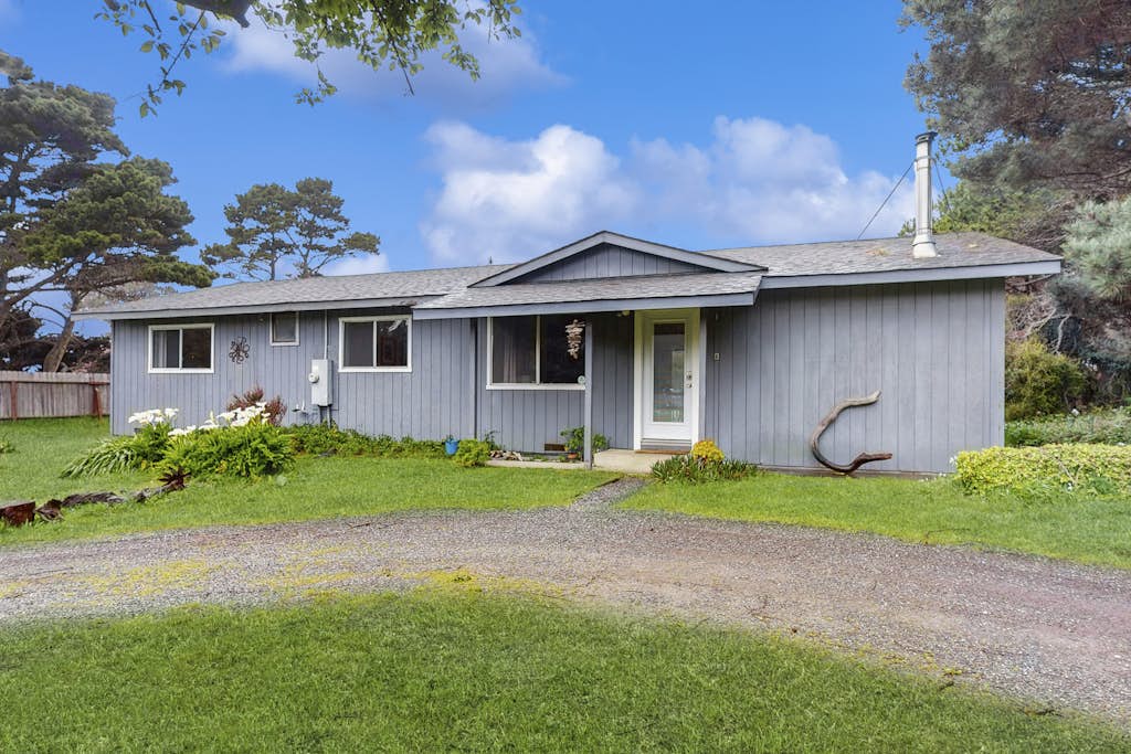 Charming Pet Friendly Cottage with Hot Tub