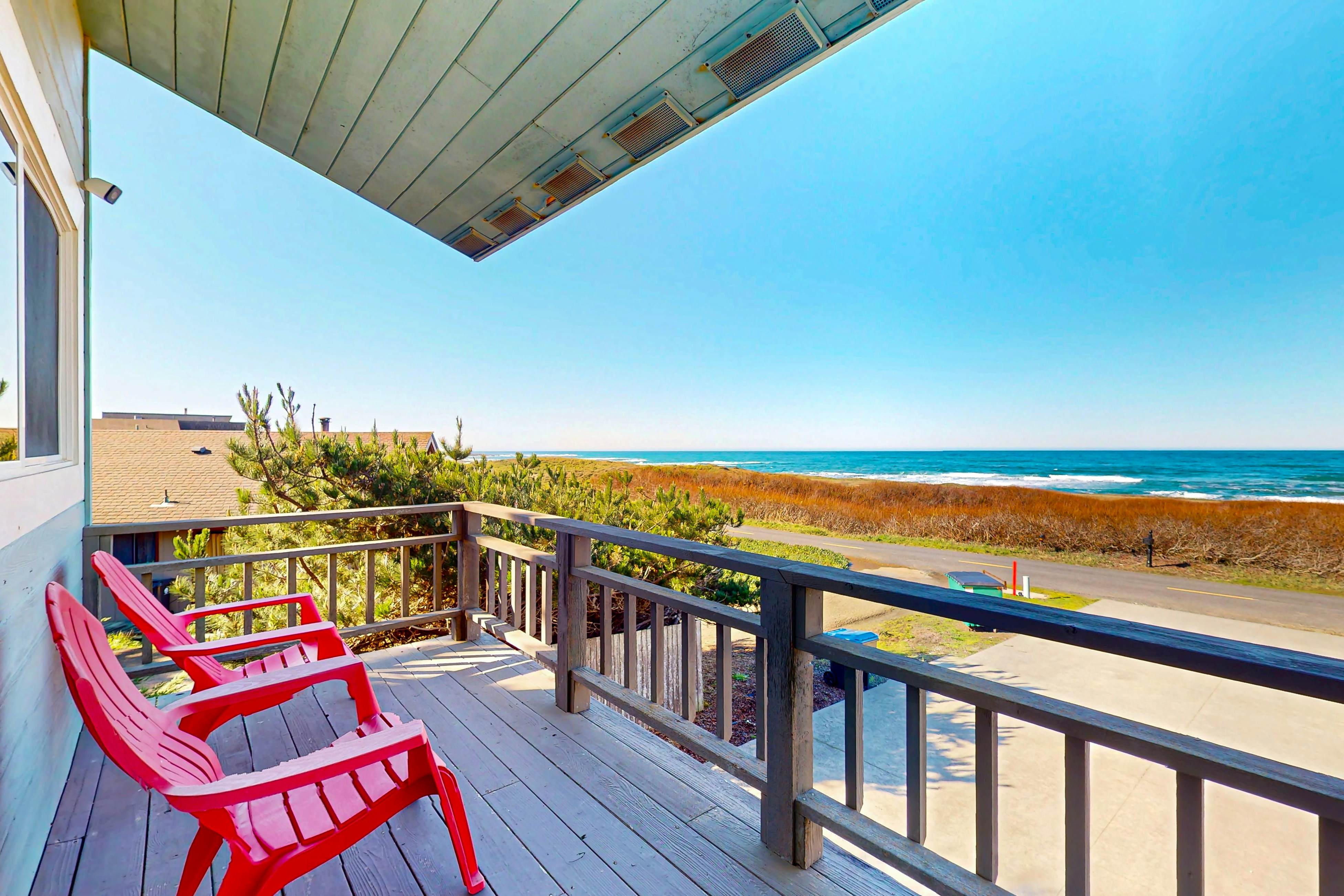 Oceanfront Studio: Beachfront Bliss & Pet-Friendly