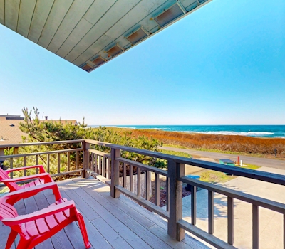 Oceanfront Studio-Beachfront Bliss & Pet-Friendly