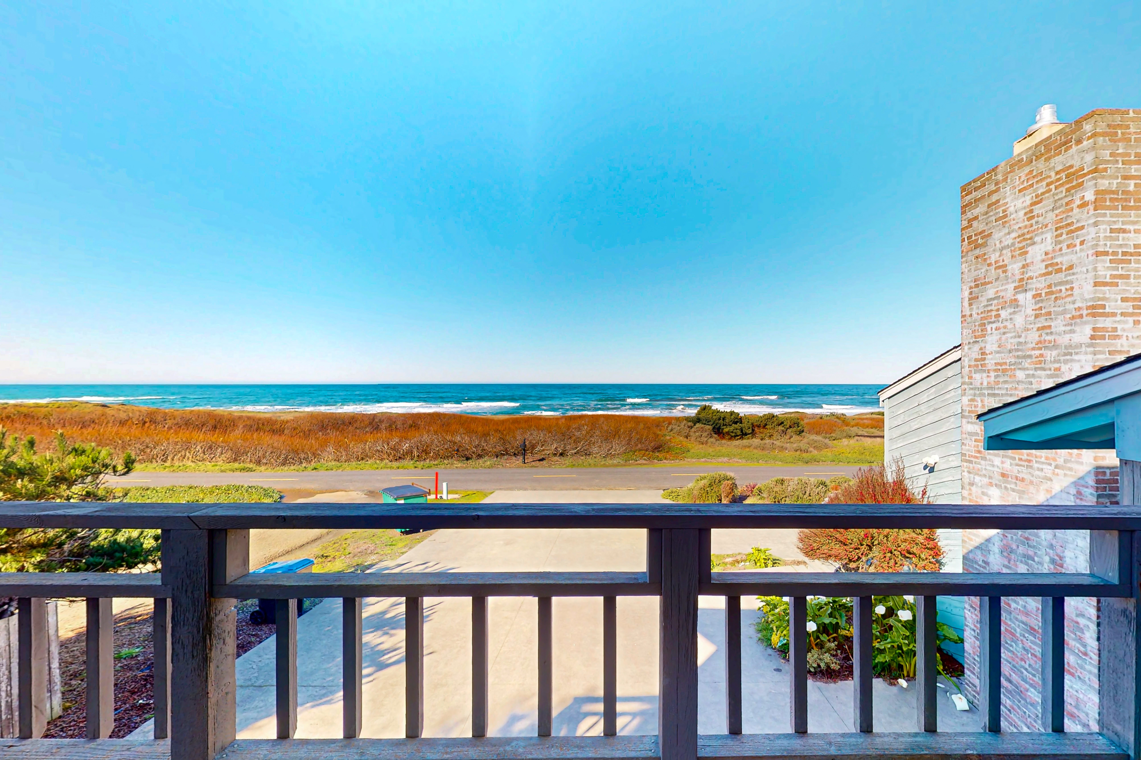 Oceanfront Studio-Beachfront Bliss & Pet-Friendly