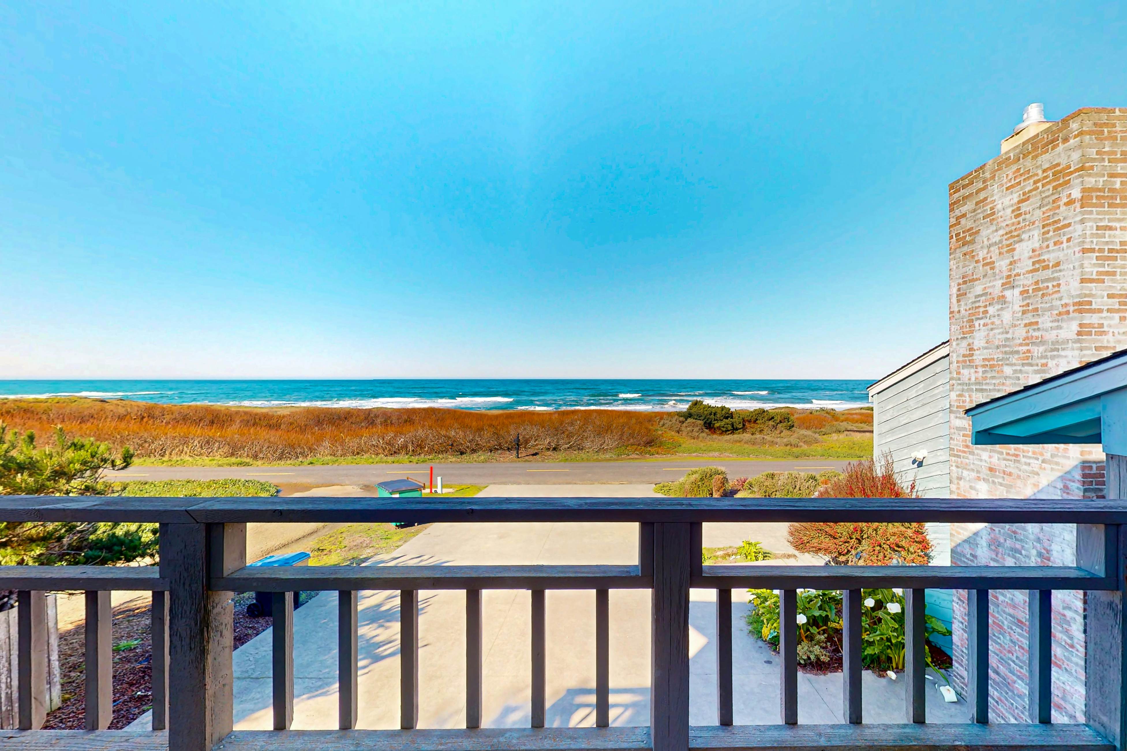 Oceanfront Studio: Beachfront Bliss & Pet-Friendly