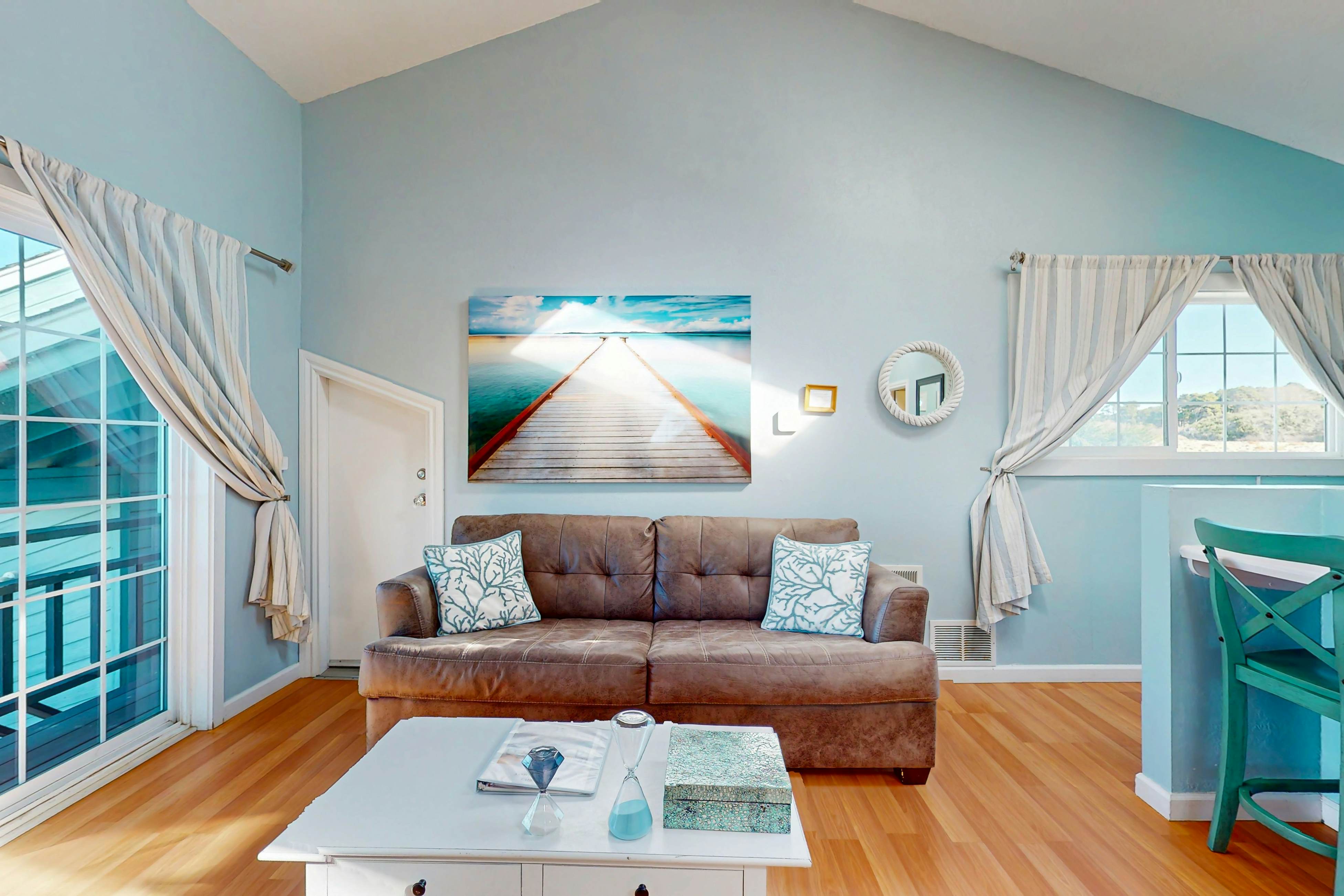 Oceanfront Studio: Beachfront Bliss & Pet-Friendly