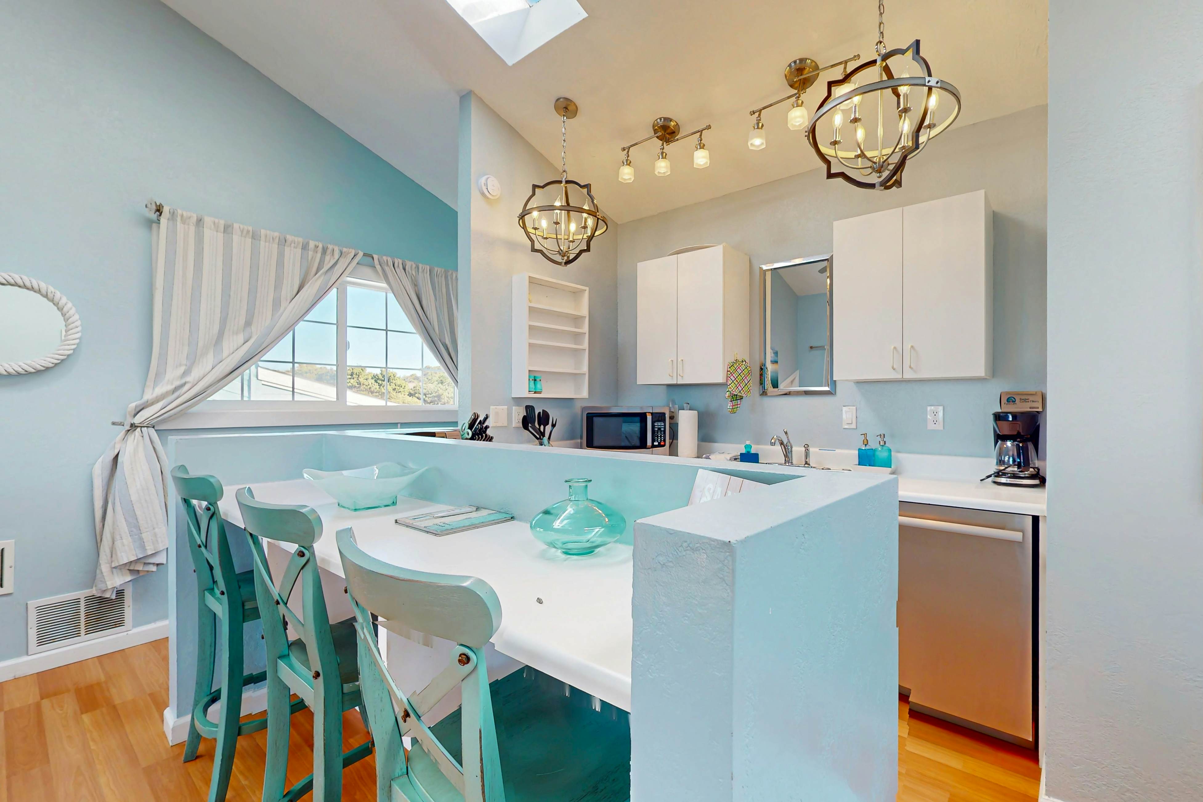 Oceanfront Studio: Beachfront Bliss & Pet-Friendly