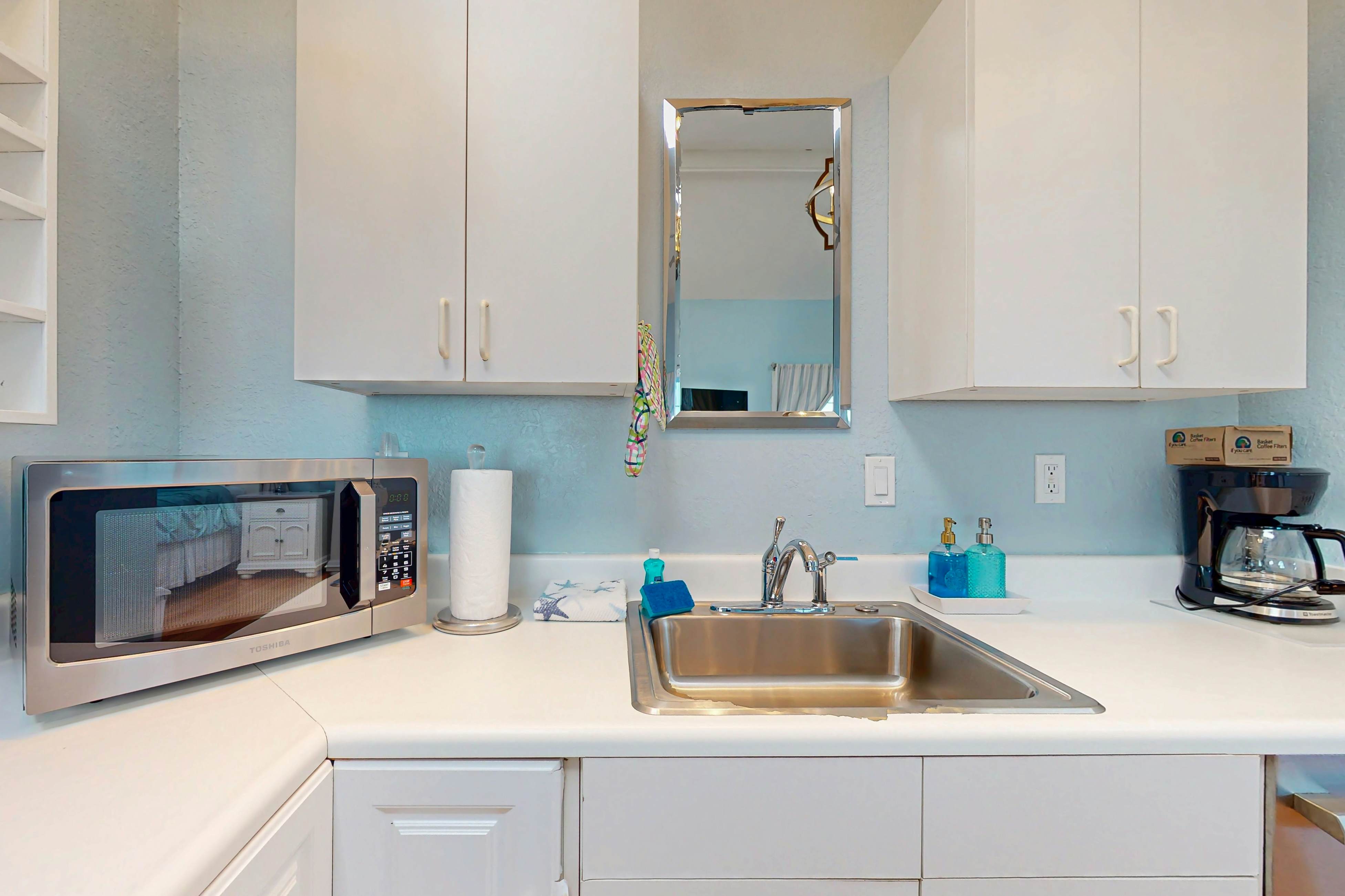 Oceanfront Studio: Beachfront Bliss & Pet-Friendly