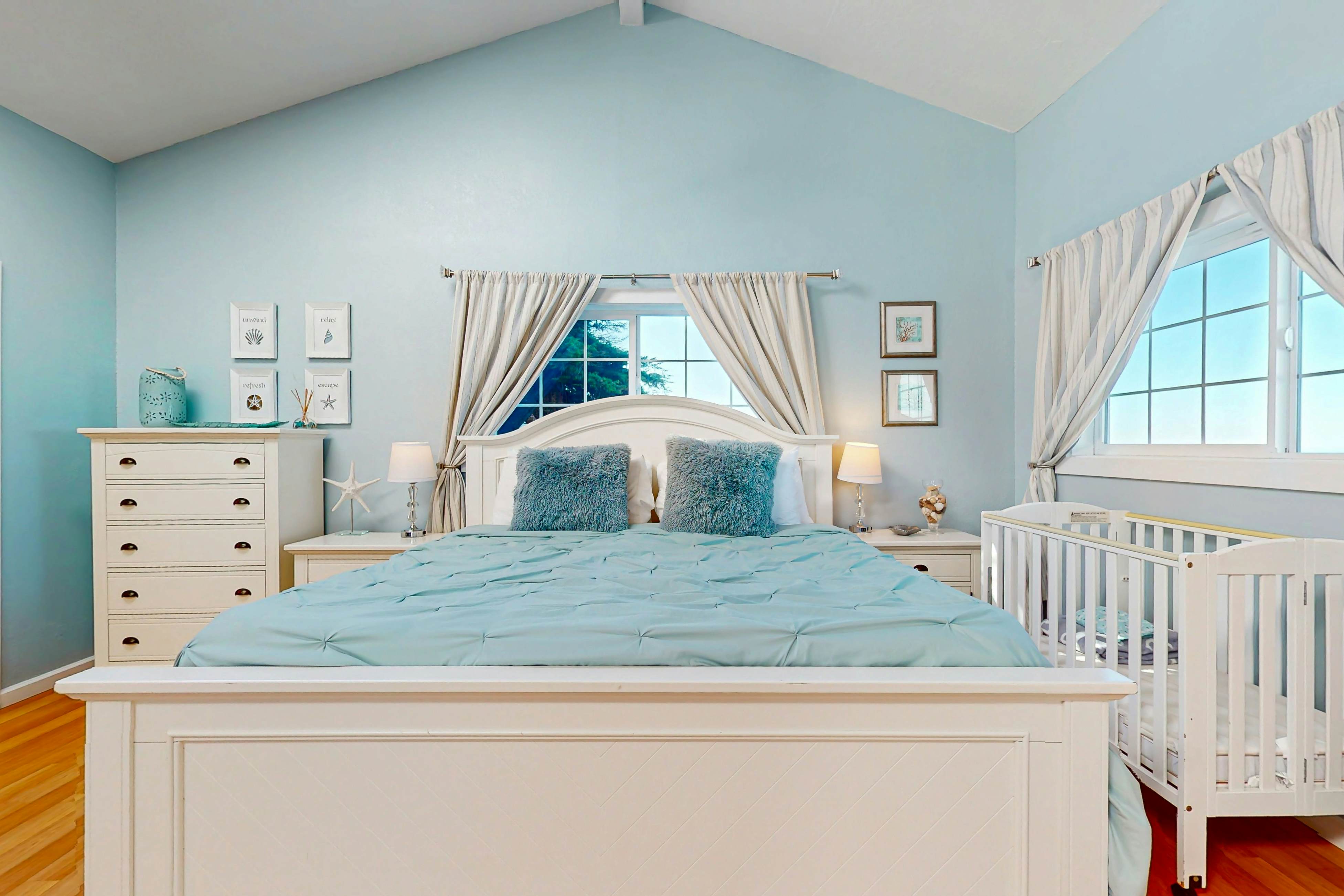 Oceanfront Studio: Beachfront Bliss & Pet-Friendly