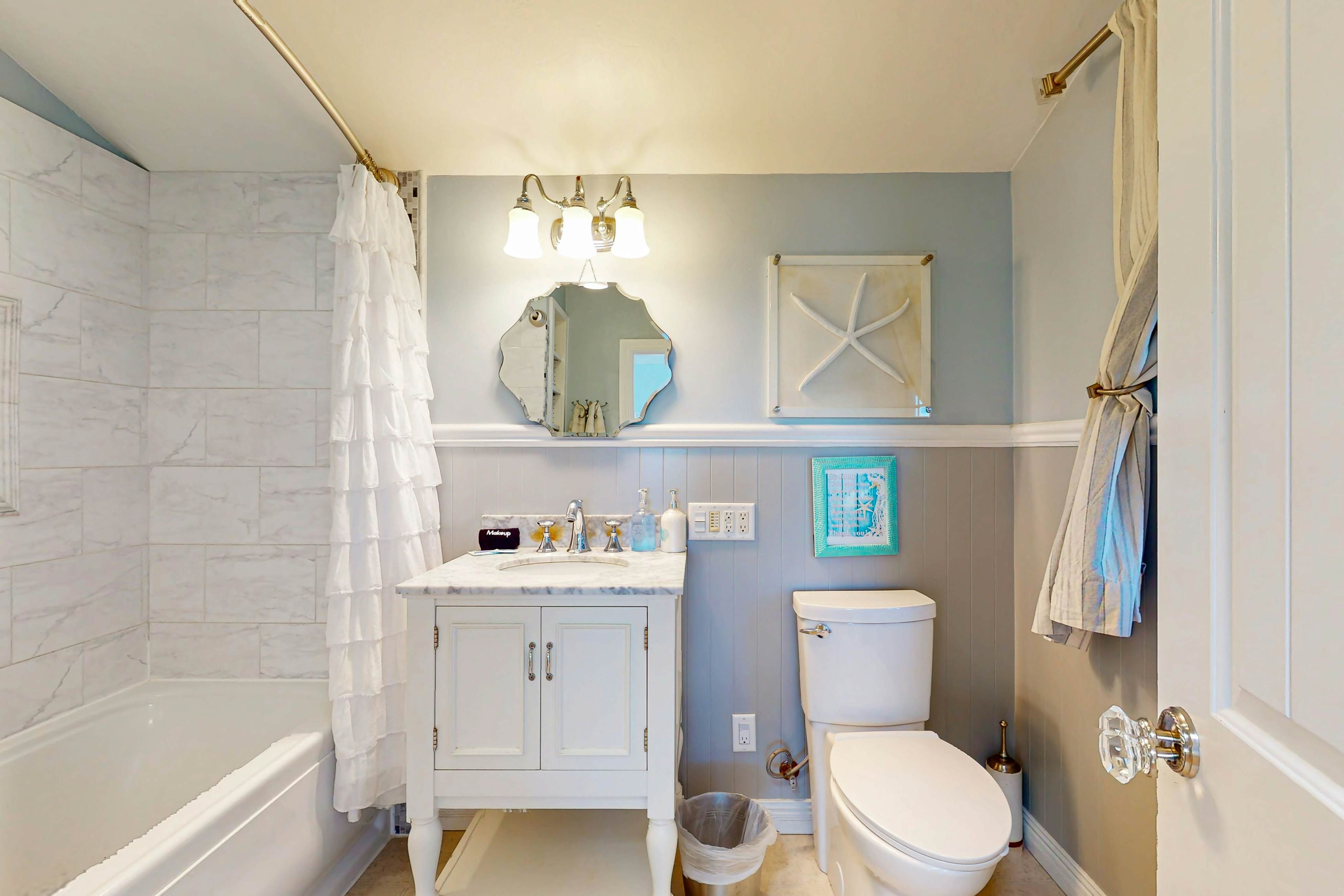 Oceanfront Studio: Beachfront Bliss & Pet-Friendly