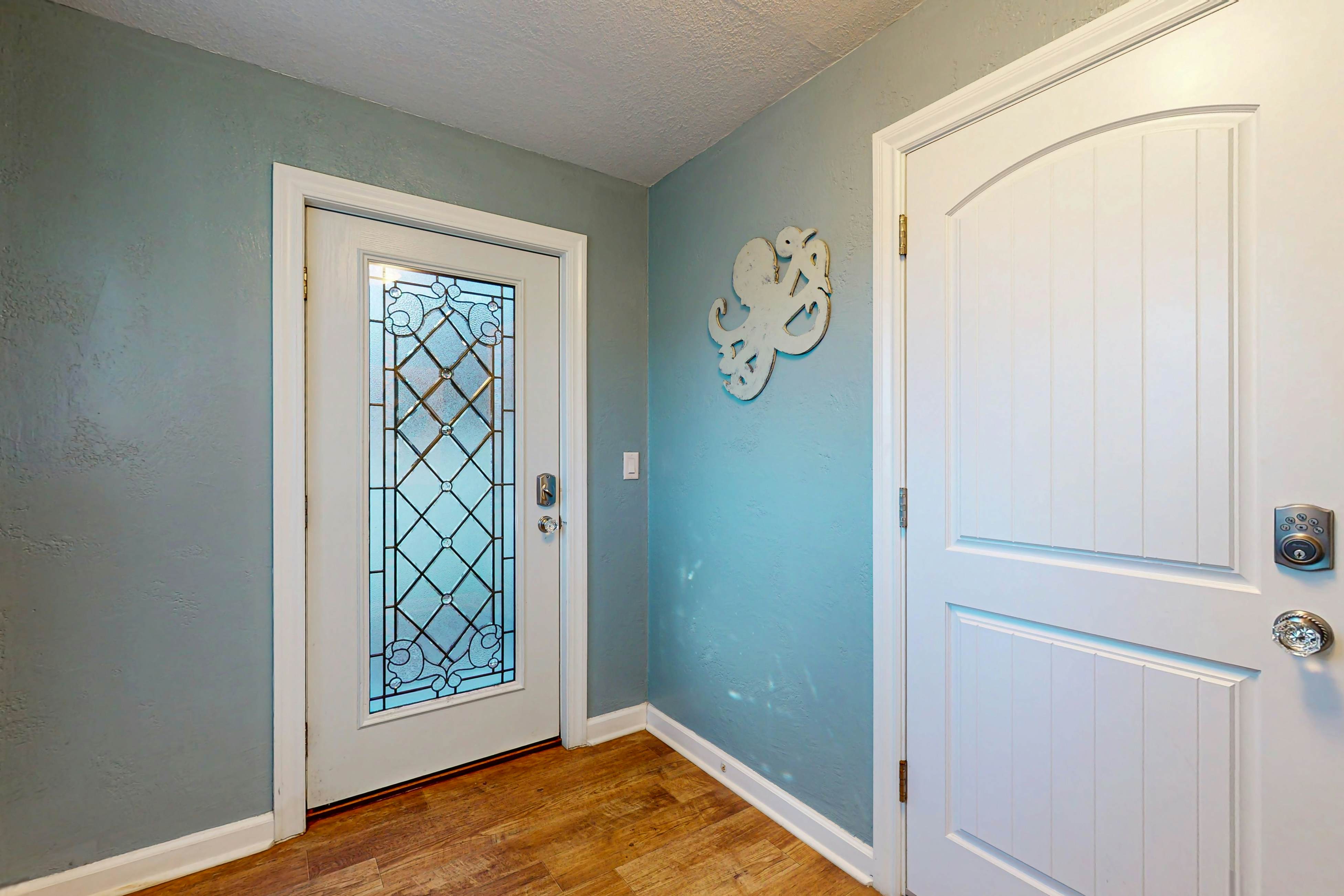 Oceanfront Studio: Beachfront Bliss & Pet-Friendly