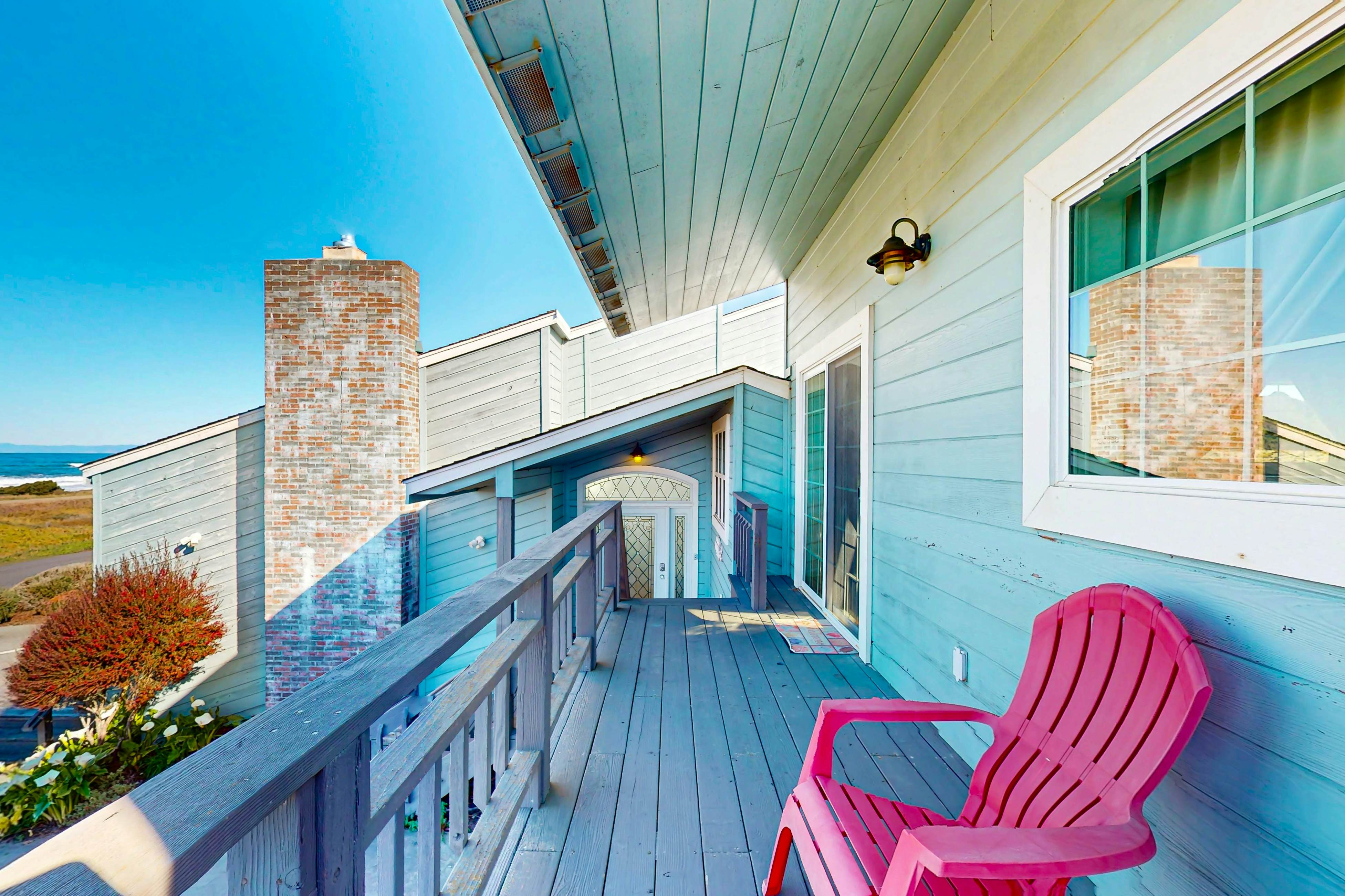 Oceanfront Studio: Beachfront Bliss & Pet-Friendly