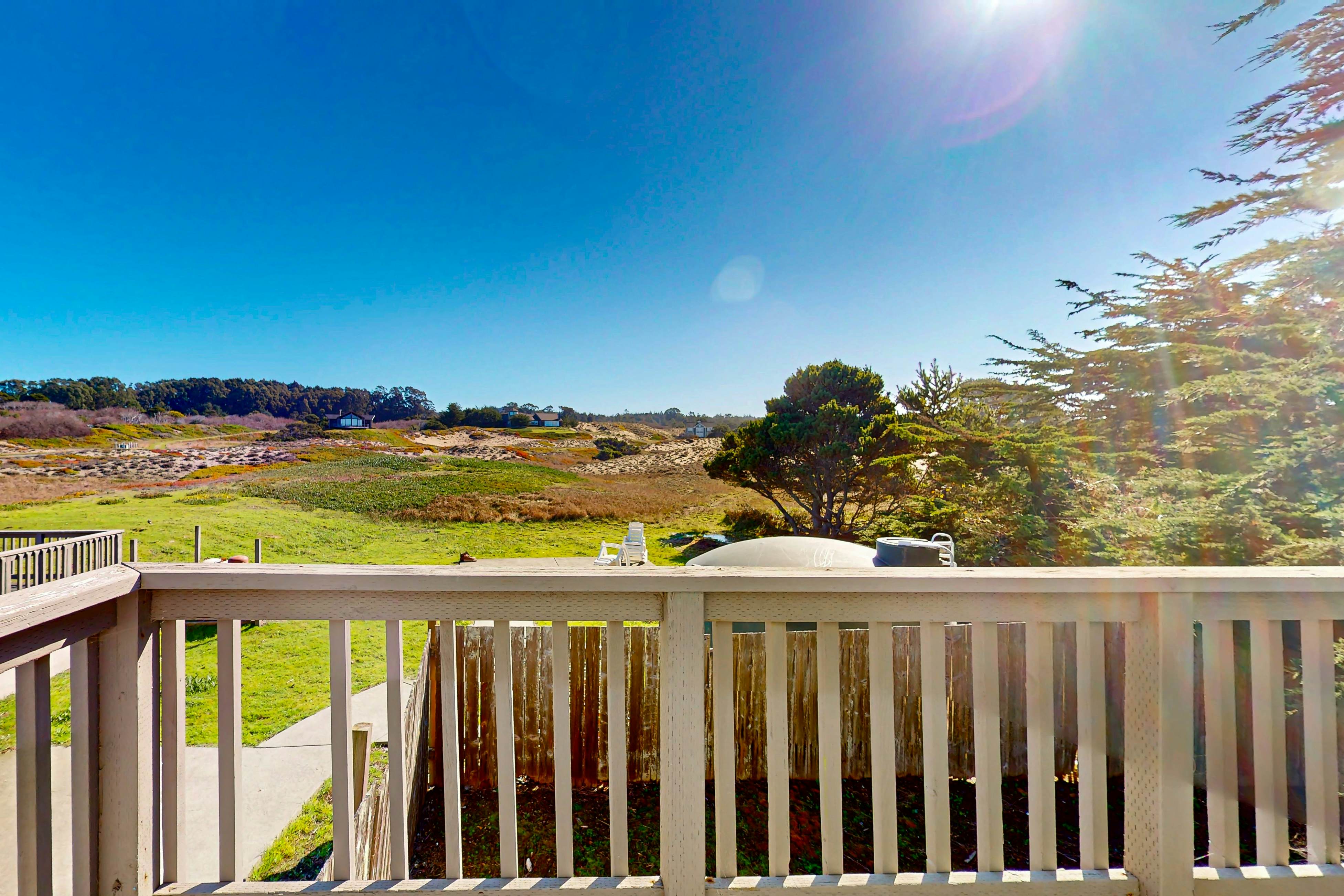 Oceanfront Studio: Beachfront Bliss & Pet-Friendly