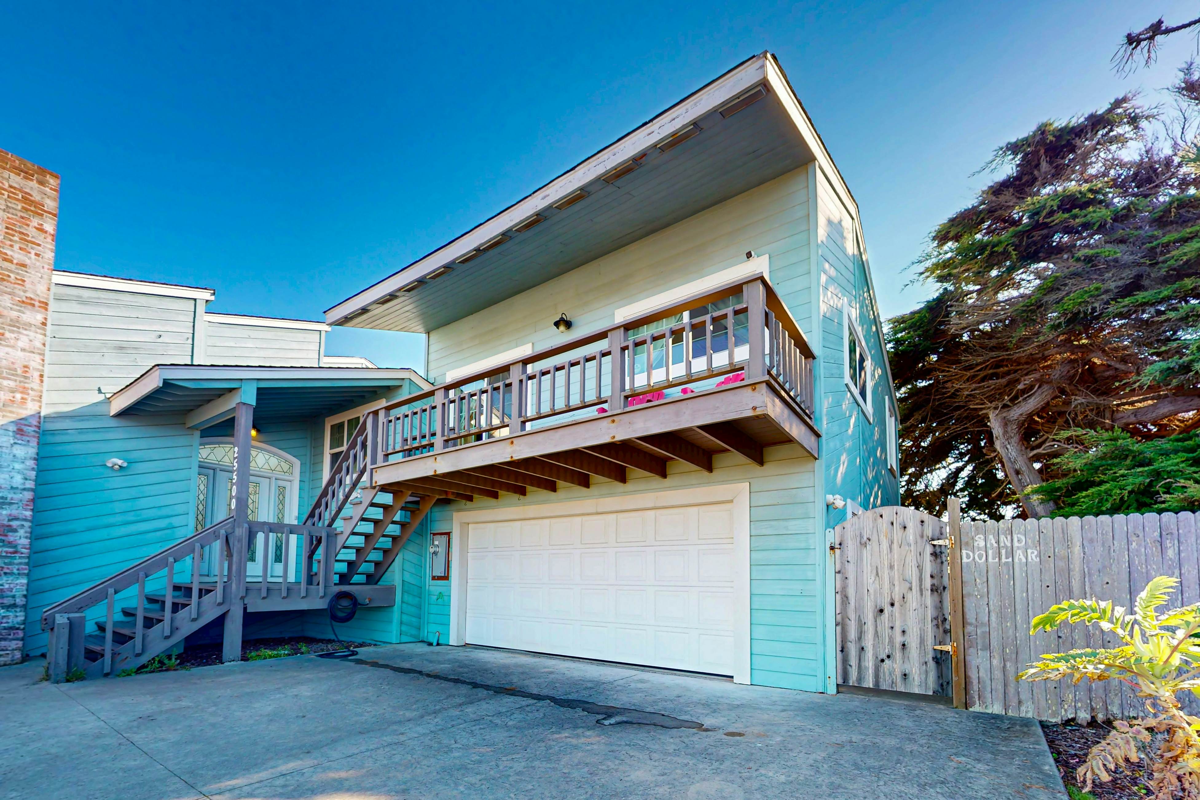 Oceanfront Studio: Beachfront Bliss & Pet-Friendly