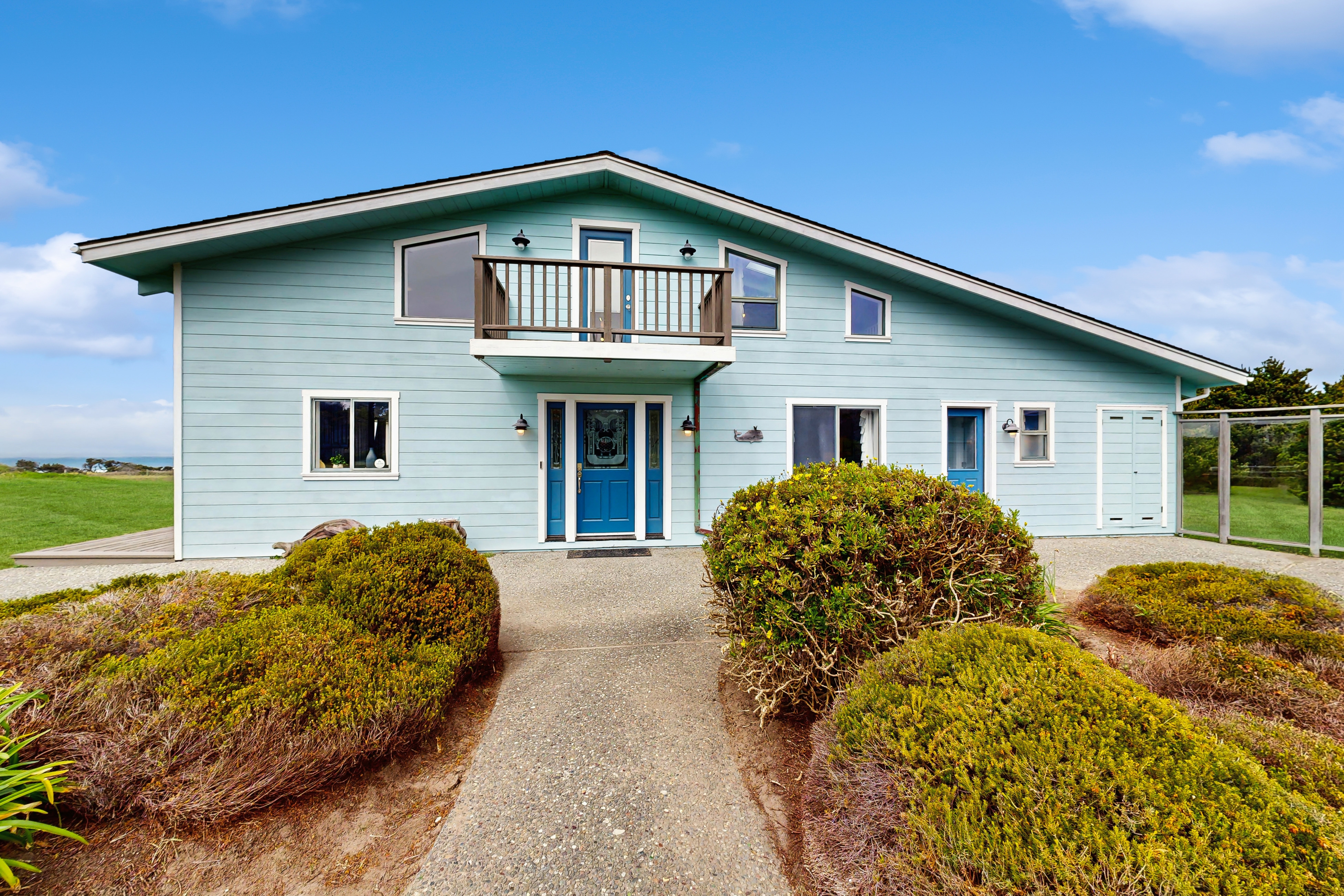 Expansive Oceanfront Escape - Hot Tub, Grill, Yard