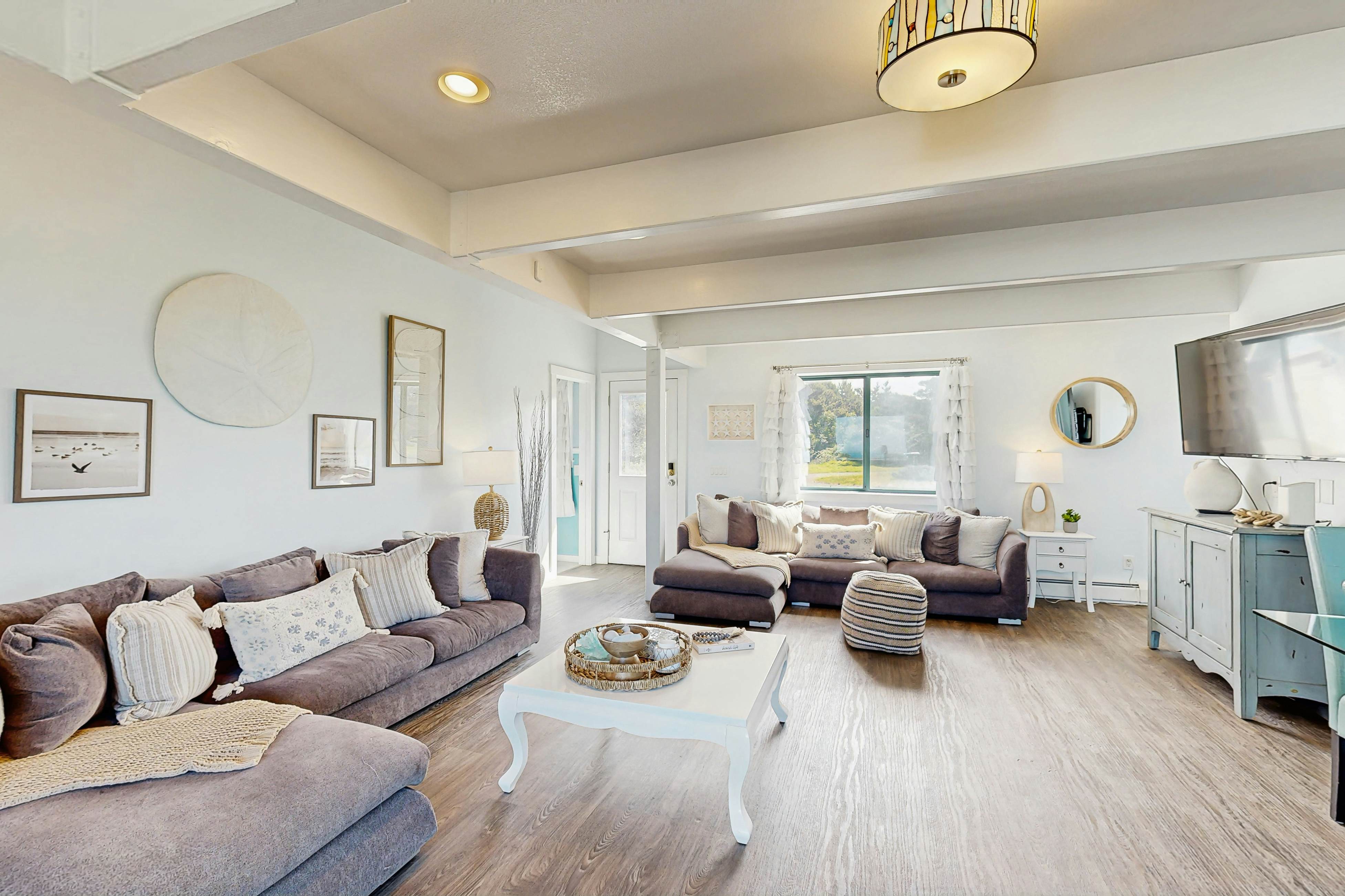 Amazing Oceanfront Home: Hot Tub, Beach Access