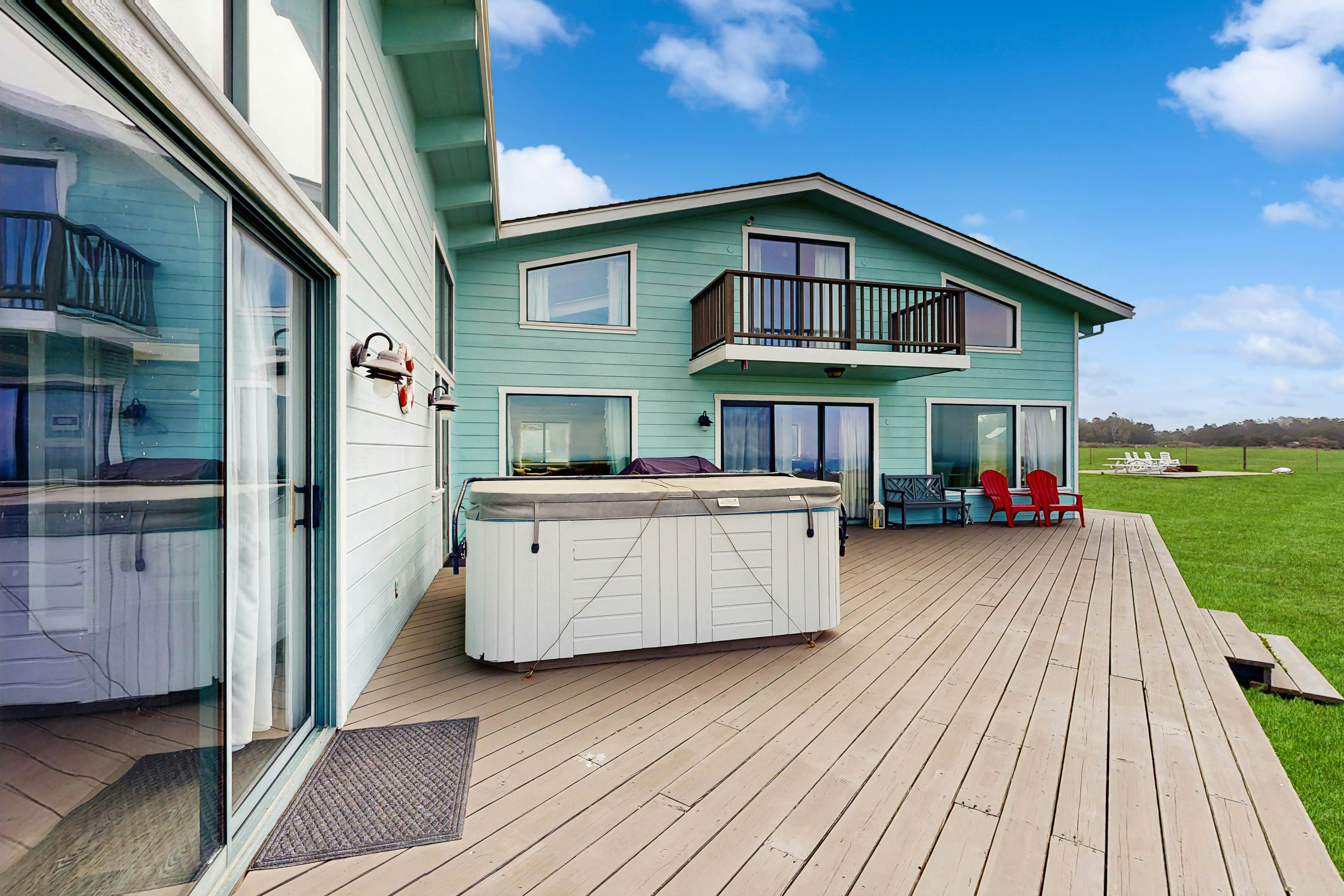 Amazing Oceanfront Home: Hot Tub, Beach Access