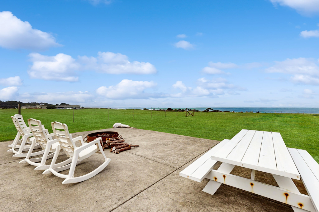 Expansive Oceanfront Escape - Hot Tub, Grill, Yard