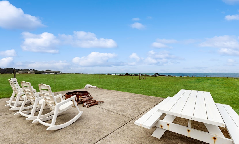 Expansive Oceanfront Escape - Hot Tub, Grill, Yard