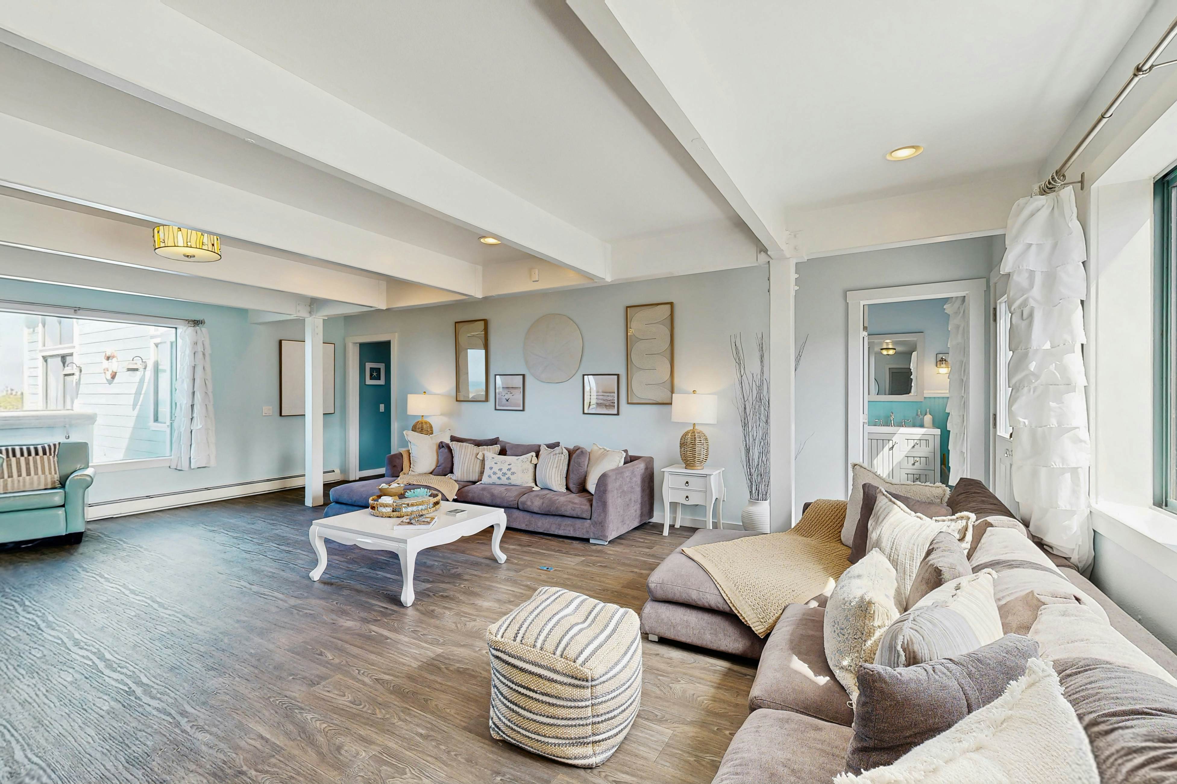 Amazing Oceanfront Home: Hot Tub, Beach Access