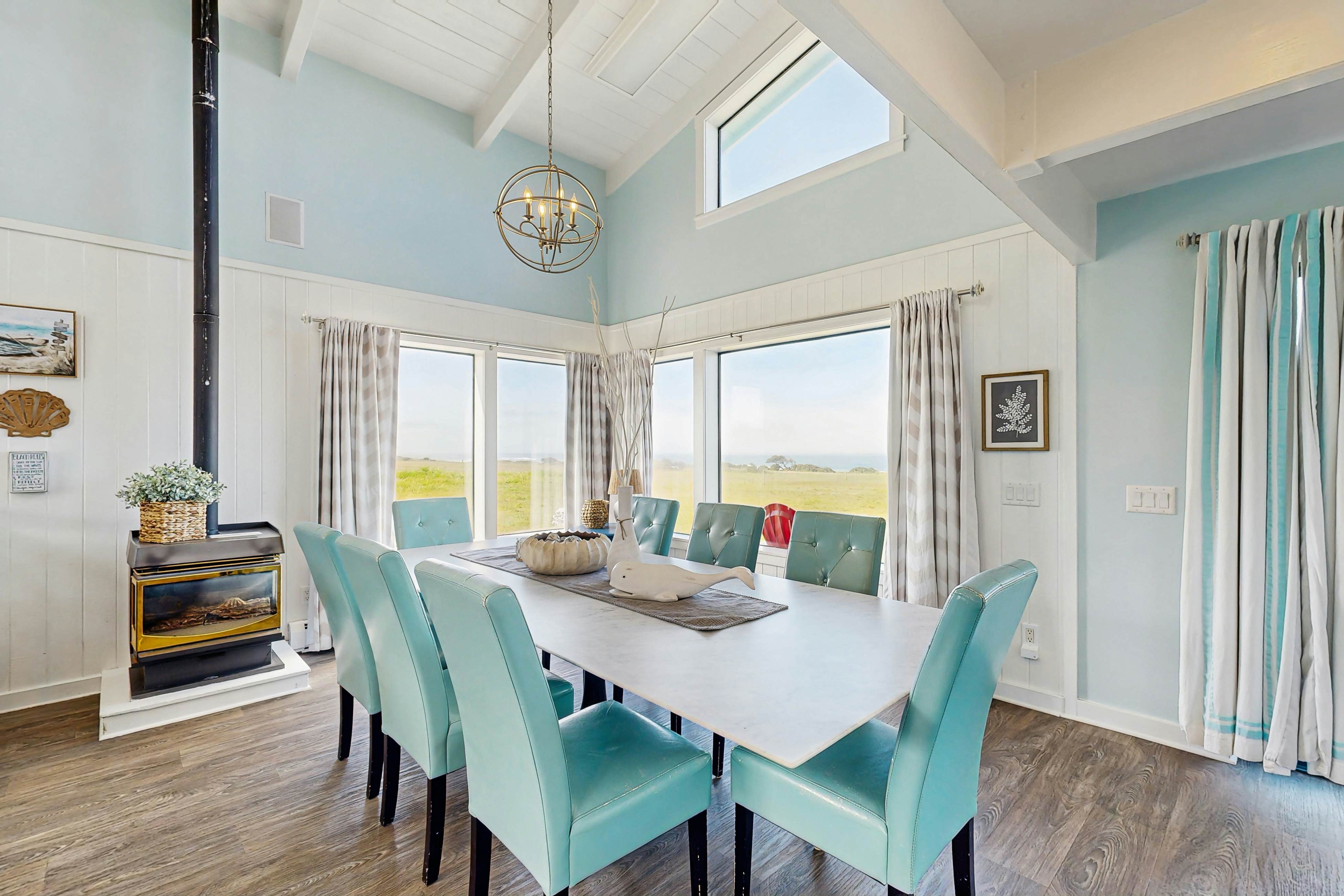 Amazing Oceanfront Home: Hot Tub, Beach Access