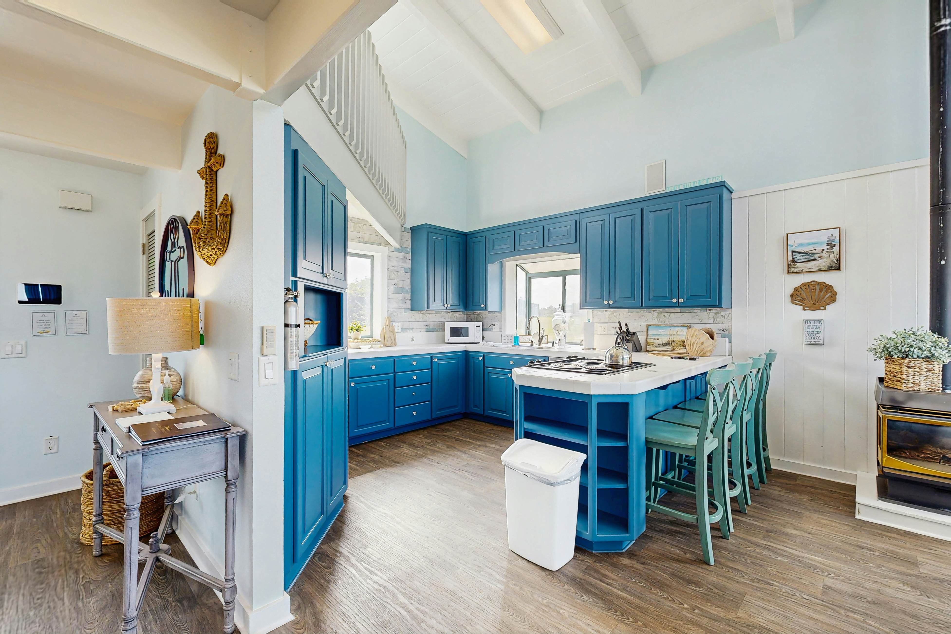 Amazing Oceanfront Home: Hot Tub, Beach Access