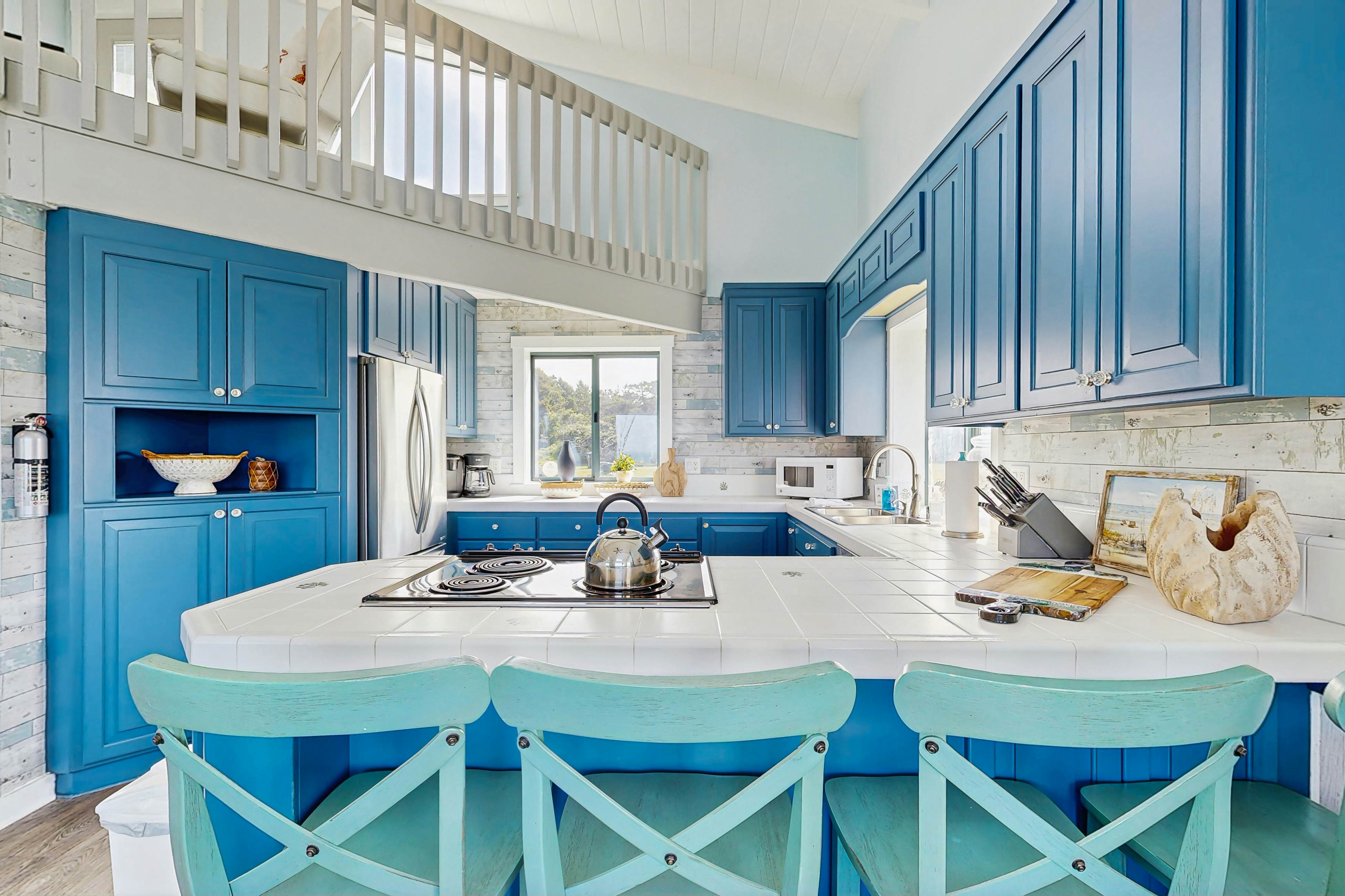 Amazing Oceanfront Home: Hot Tub, Beach Access