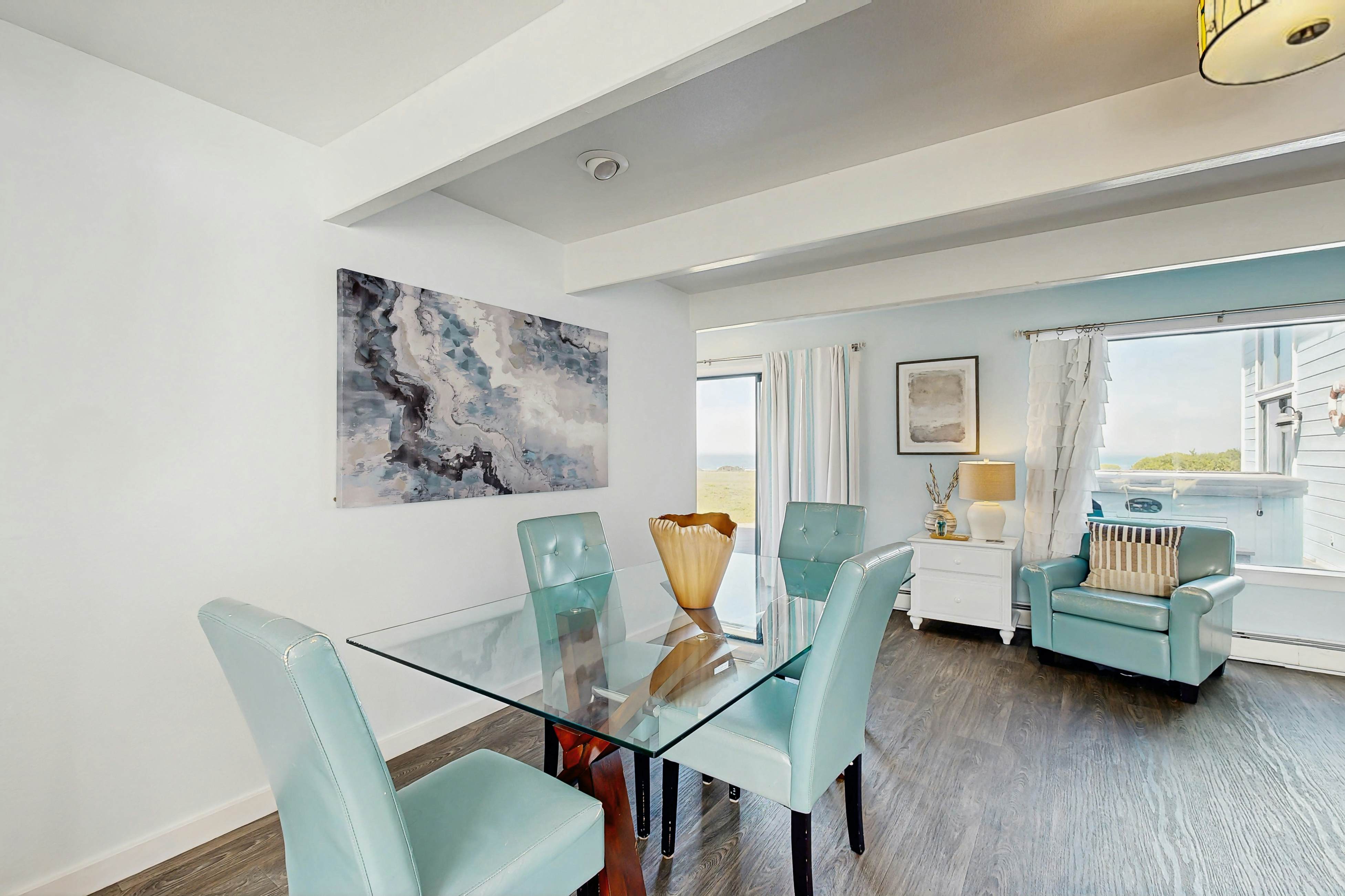 Amazing Oceanfront Home: Hot Tub, Beach Access