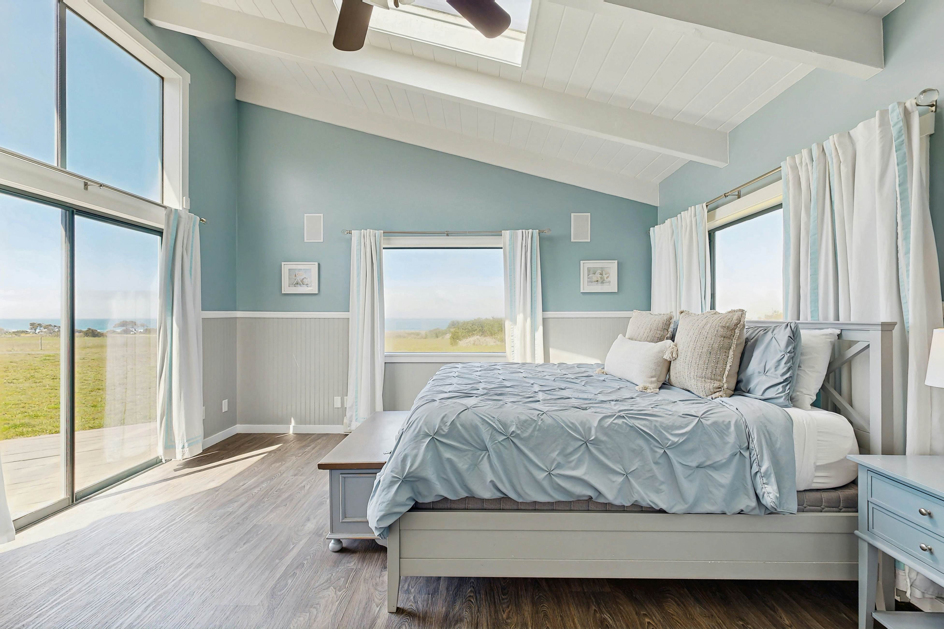 Amazing Oceanfront Home: Hot Tub, Beach Access