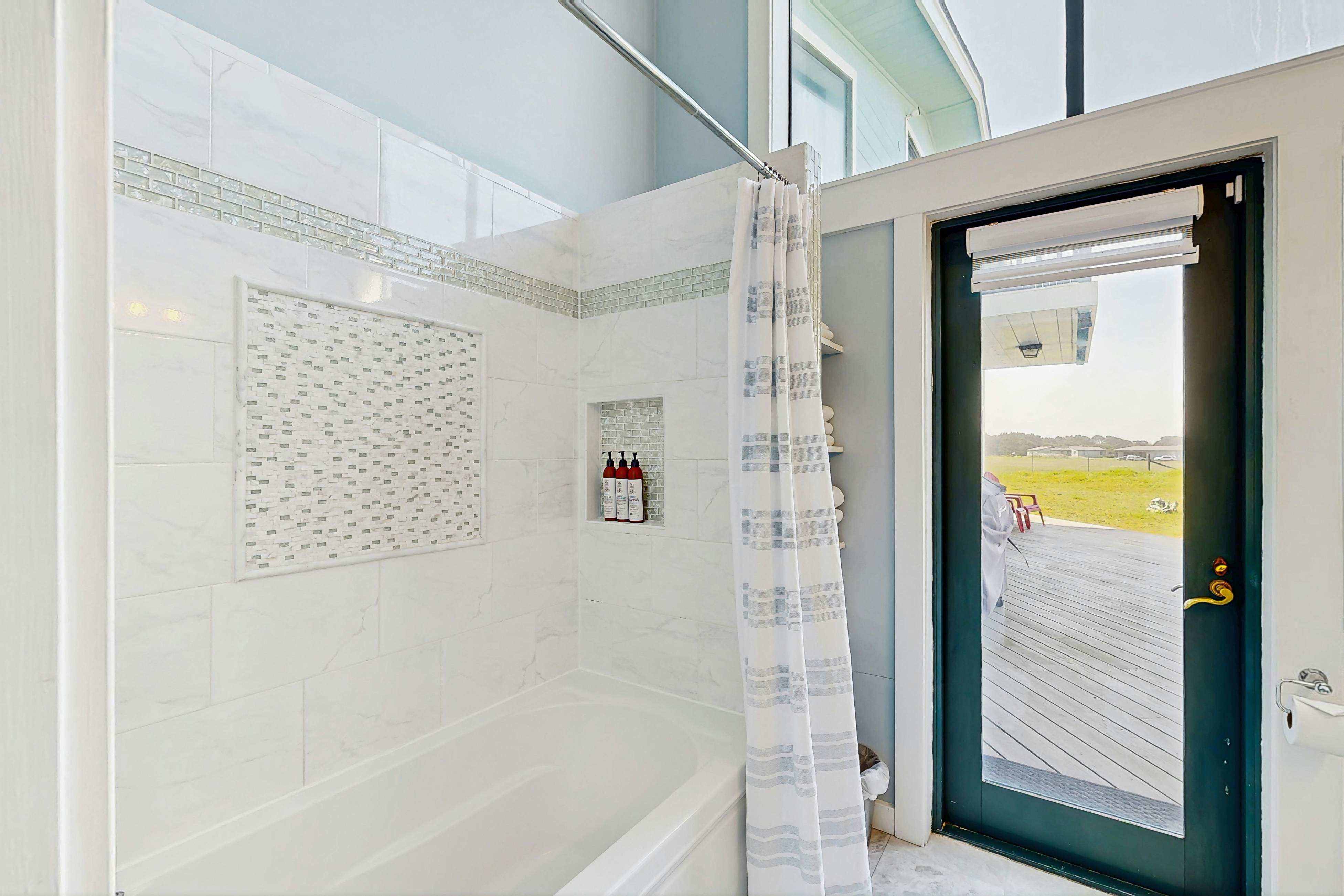 Amazing Oceanfront Home: Hot Tub, Beach Access